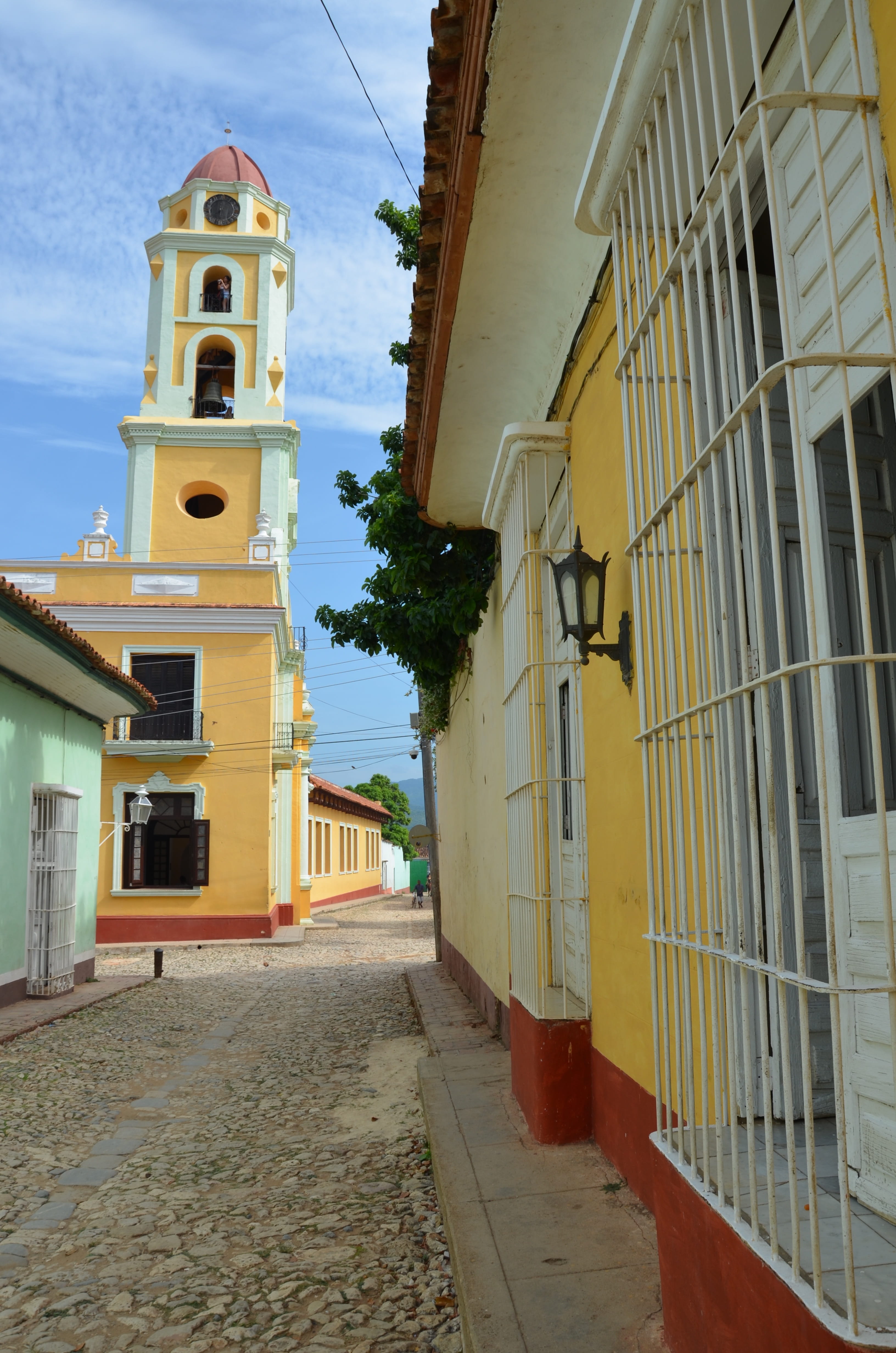 cuba, colors, residential district, place of worship, built structure, direction, religion, yellow, 4K, alley, architecture, no people, caribbean, sky, Phone HD Wallpaper