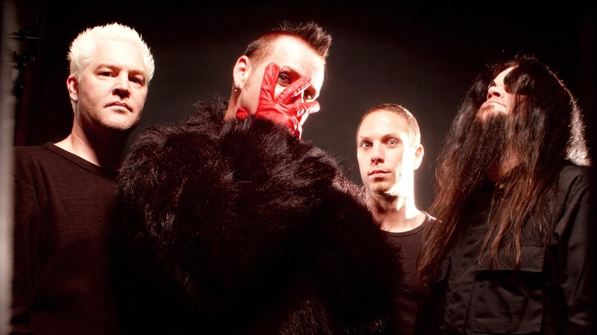 look, stage Make-up, fear, band, emotion, females, s, looking at camera, crowd, evil, devil, caucasian Ethnicity, spooky, fashion, neck, men, dark, teenager, HD Wallpaper