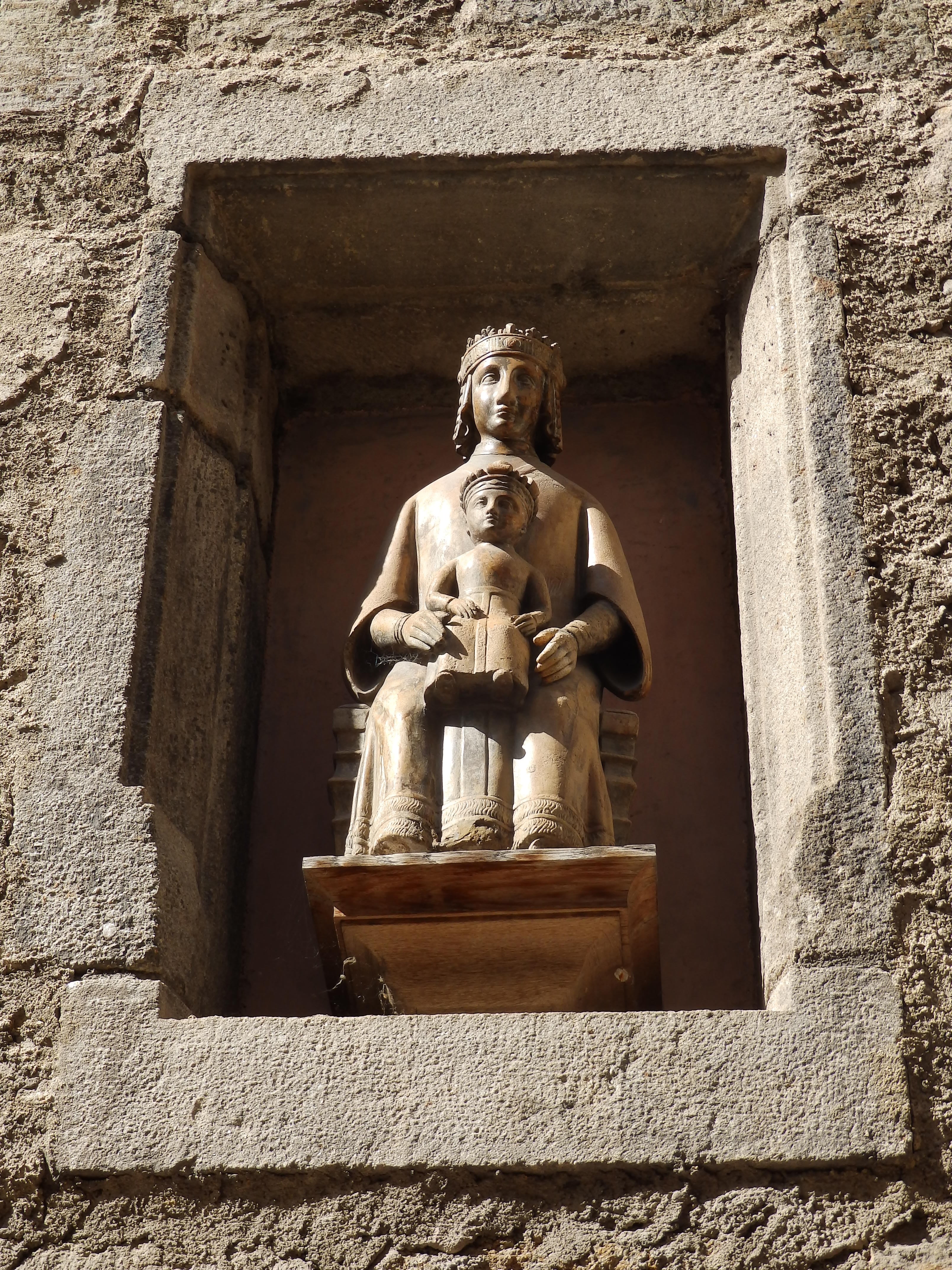 4K, niche, outdoors, the past, male likeness, human representation, religion, christian, le-puy-en-velay, built structure, history, statue, architecture, Phone HD Wallpaper