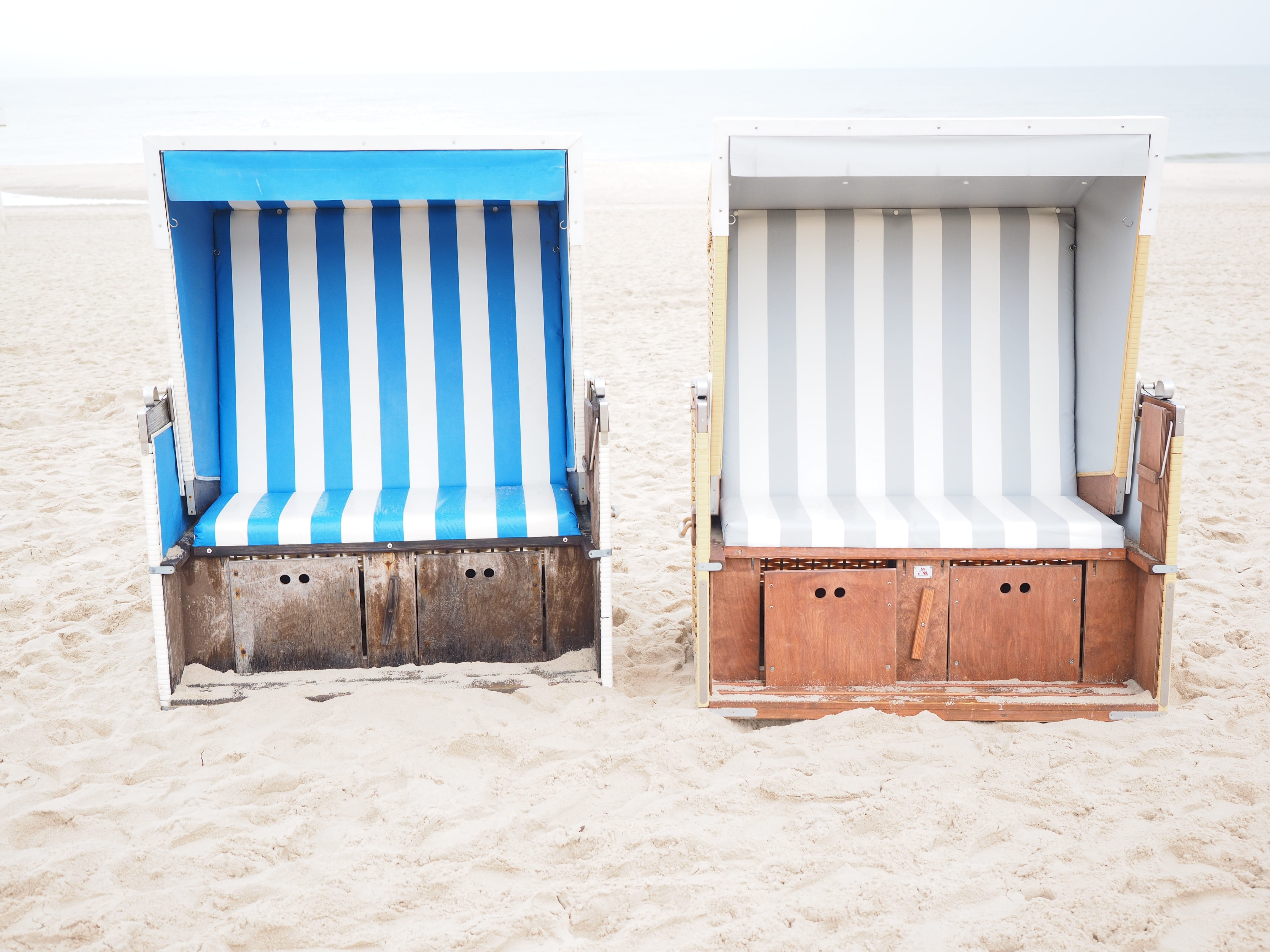 sit, two seater, recovery, architecture, closed, sea, bathing culture, fabric, wind, north sea, blue, entrance, holidays, wooden frame, idyllic, striped, HD Wallpaper