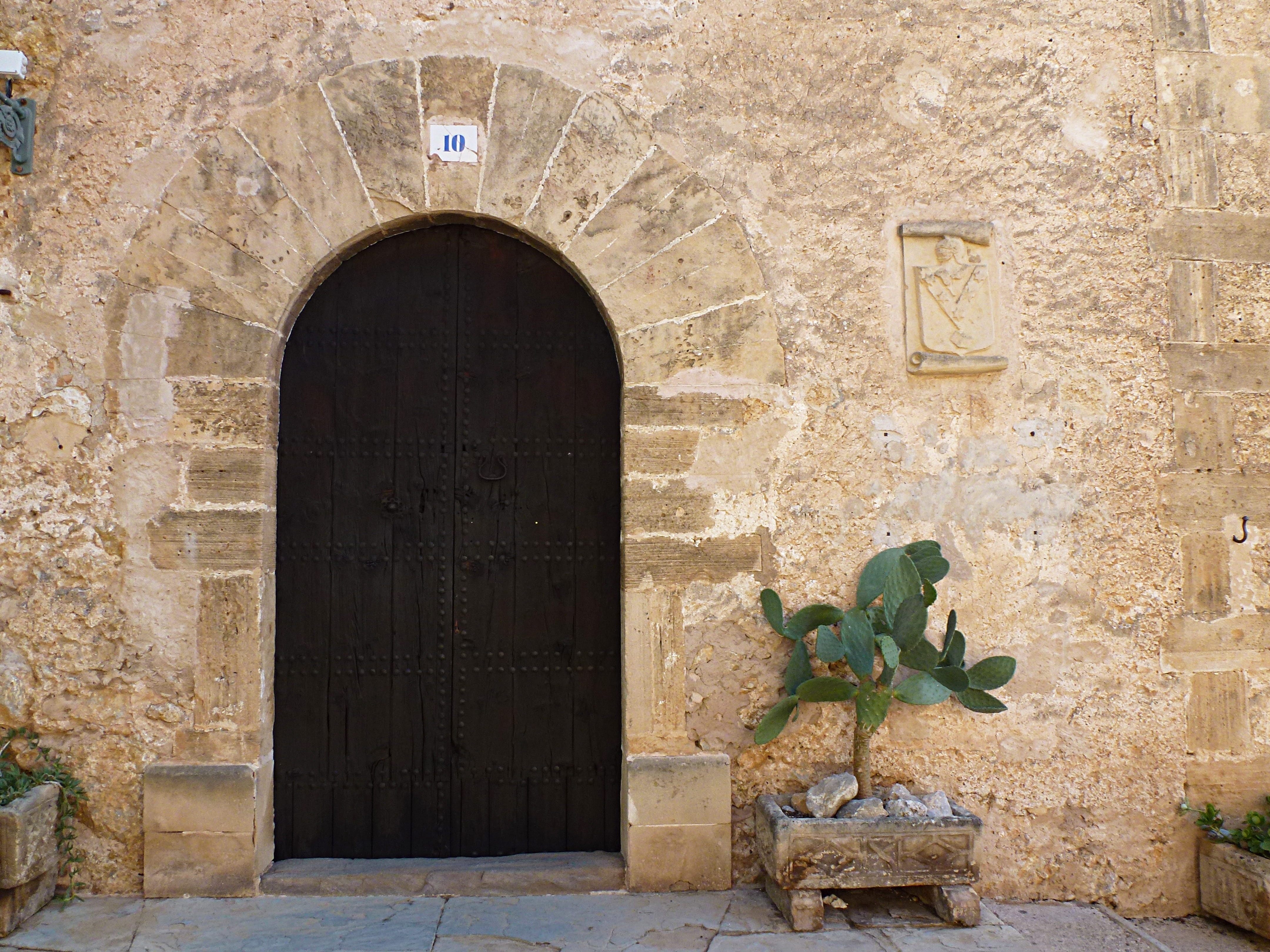 window, potted plant, the past, input, island, building, built structure, middle ages, arch, architecture, urban, day, growth, building exterior, niche, HD Wallpaper