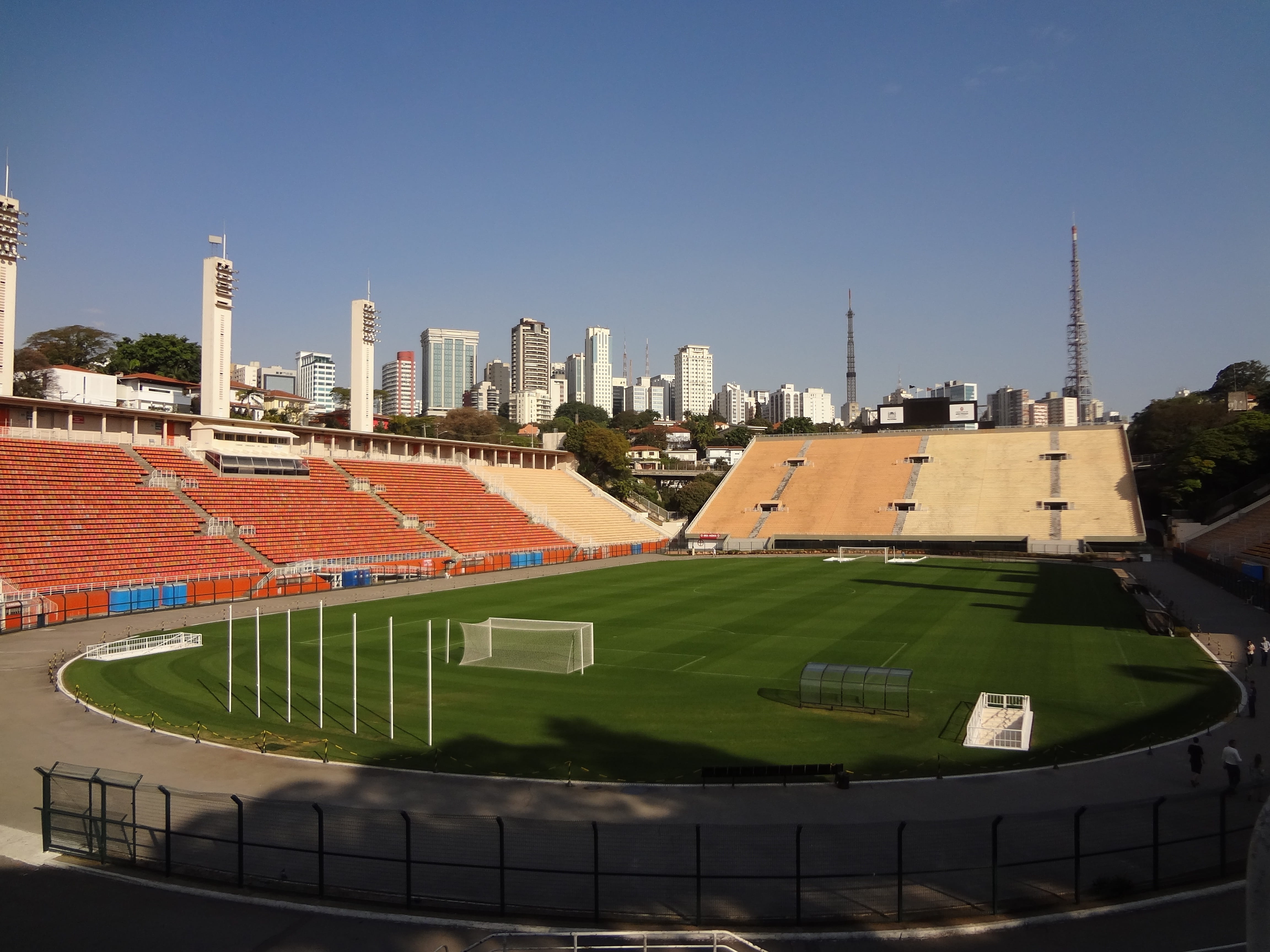 building, city, plant, built structure, skyscraper, sky, 4K, cityscape, track and field, building exterior, soccer, clear sky, architecture, playing field, HD Wallpaper