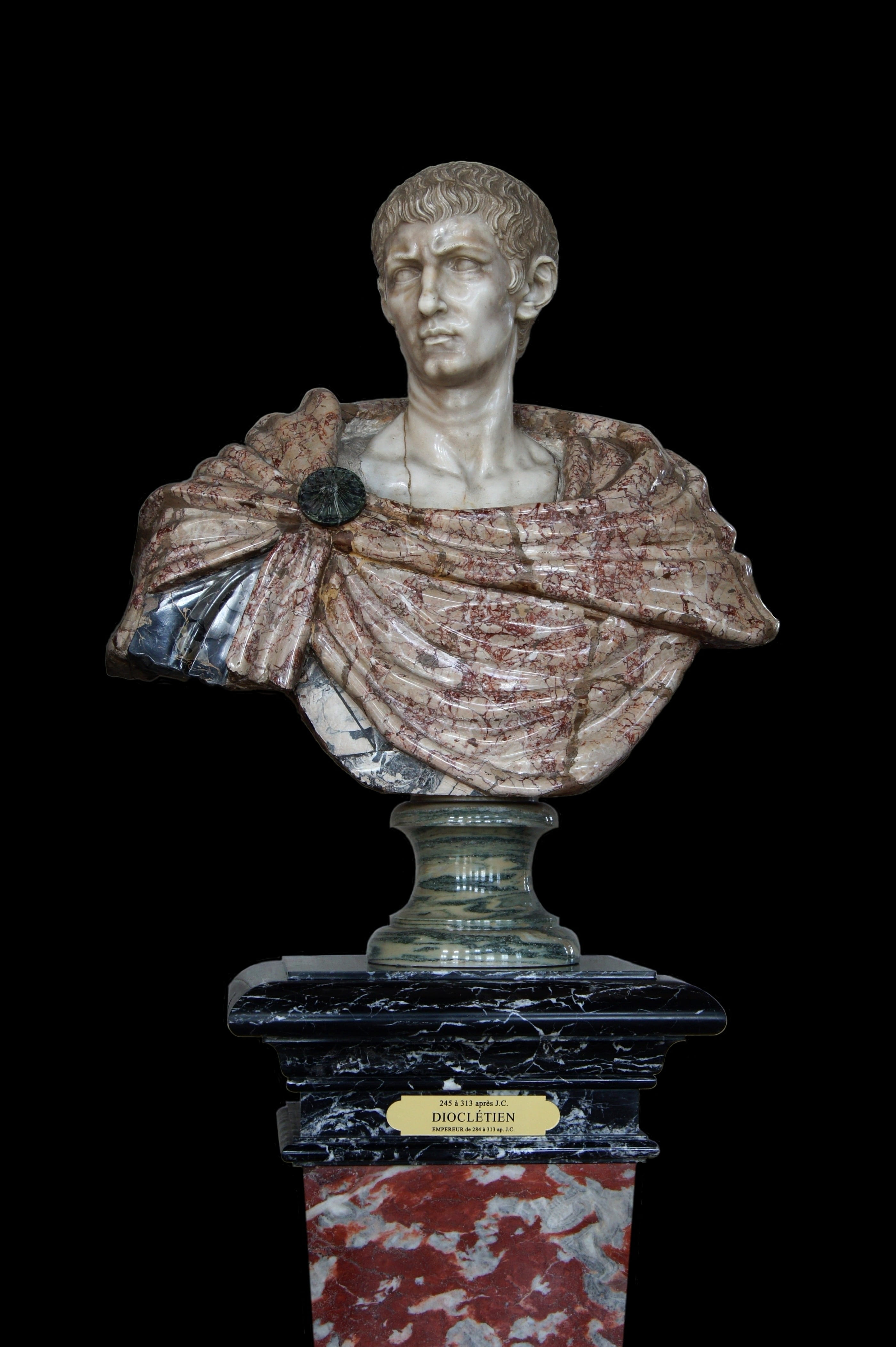 history, antique, aurelius diocletianus v, representation, old, black background, figurine, male likeness, indoors, diocletien, studio shot, bust, craft, Phone HD Wallpaper