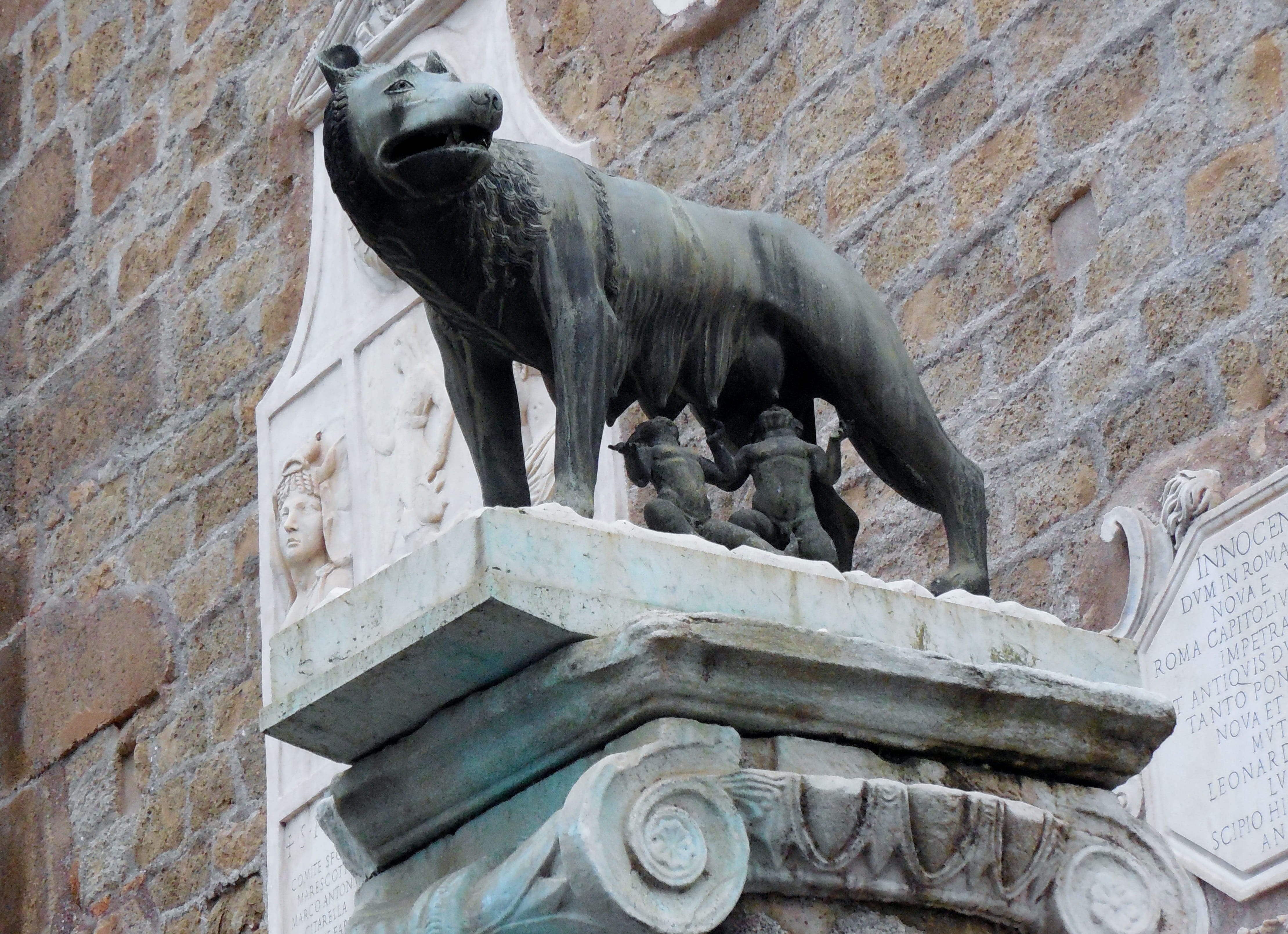 lion - Feline, stone material, famous Place, solid, built structure, male likeness, Rome, Capitoline Wolf, human representation, day, outdoors, italy, low angle view, HD Wallpaper