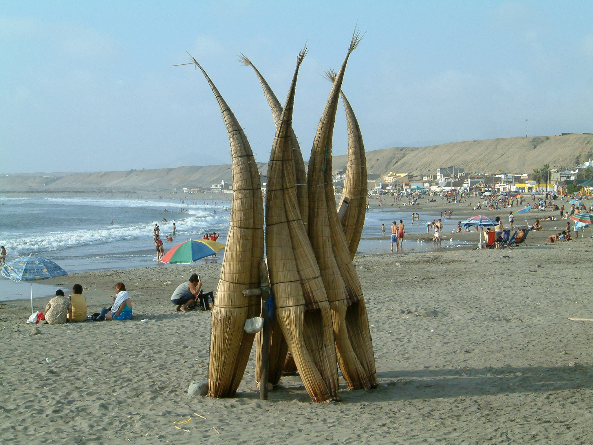 Reed boats, water, nature, beach, leisure activity, horizon, holiday, Huanchaco, large group of people, group of people, sand, photos, land, men, vacations, HD Wallpaper