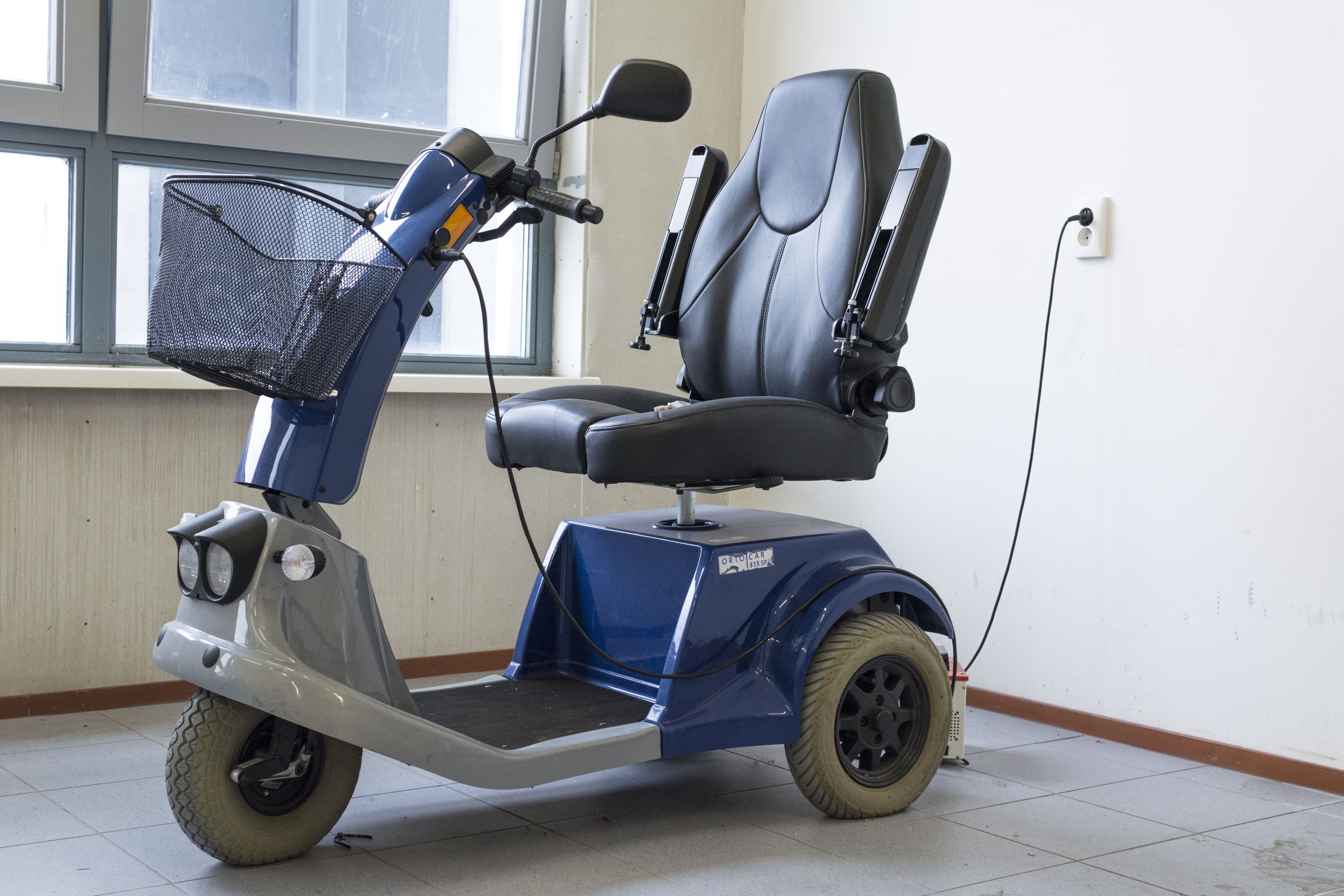 blue, architecture, no people, elderly, land vehicle, going out, mobility, participate, man, wmo, Mobility Scooter, disease, technology, mode of transportation, HD Wallpaper
