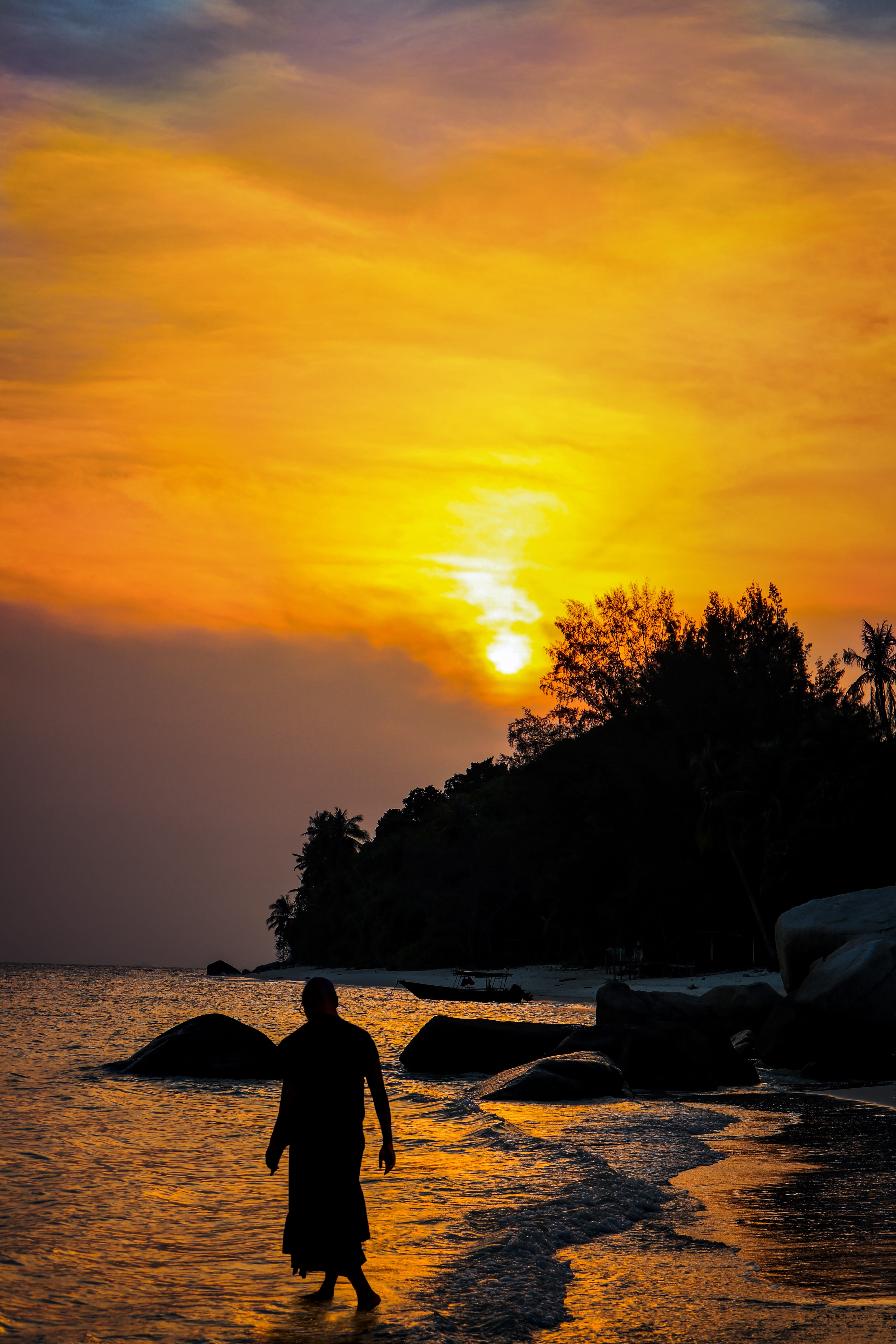 real people, silhouette, sky, plant, island, beauty in nature, nature, shore, dusk, monk, tropical, sunset, beach, tree, men, cloud - sky, leisure activity, Phone HD Wallpaper
