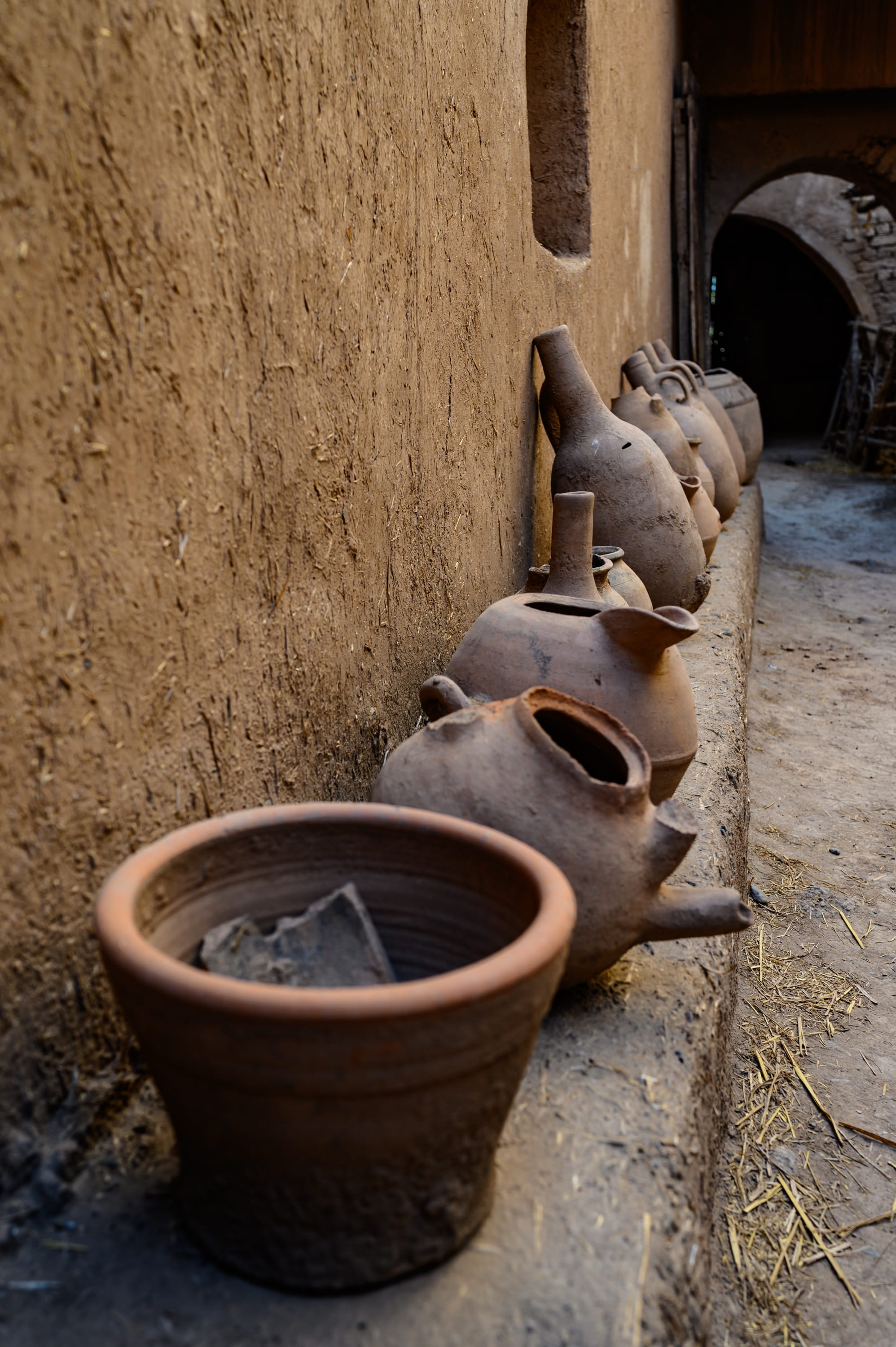 craft, tourism, wall - building feature, pot, tradition, art and craft, no people, metal, still life, old, indoors, jars, morocco, close-up, built structure, Phone HD Wallpaper