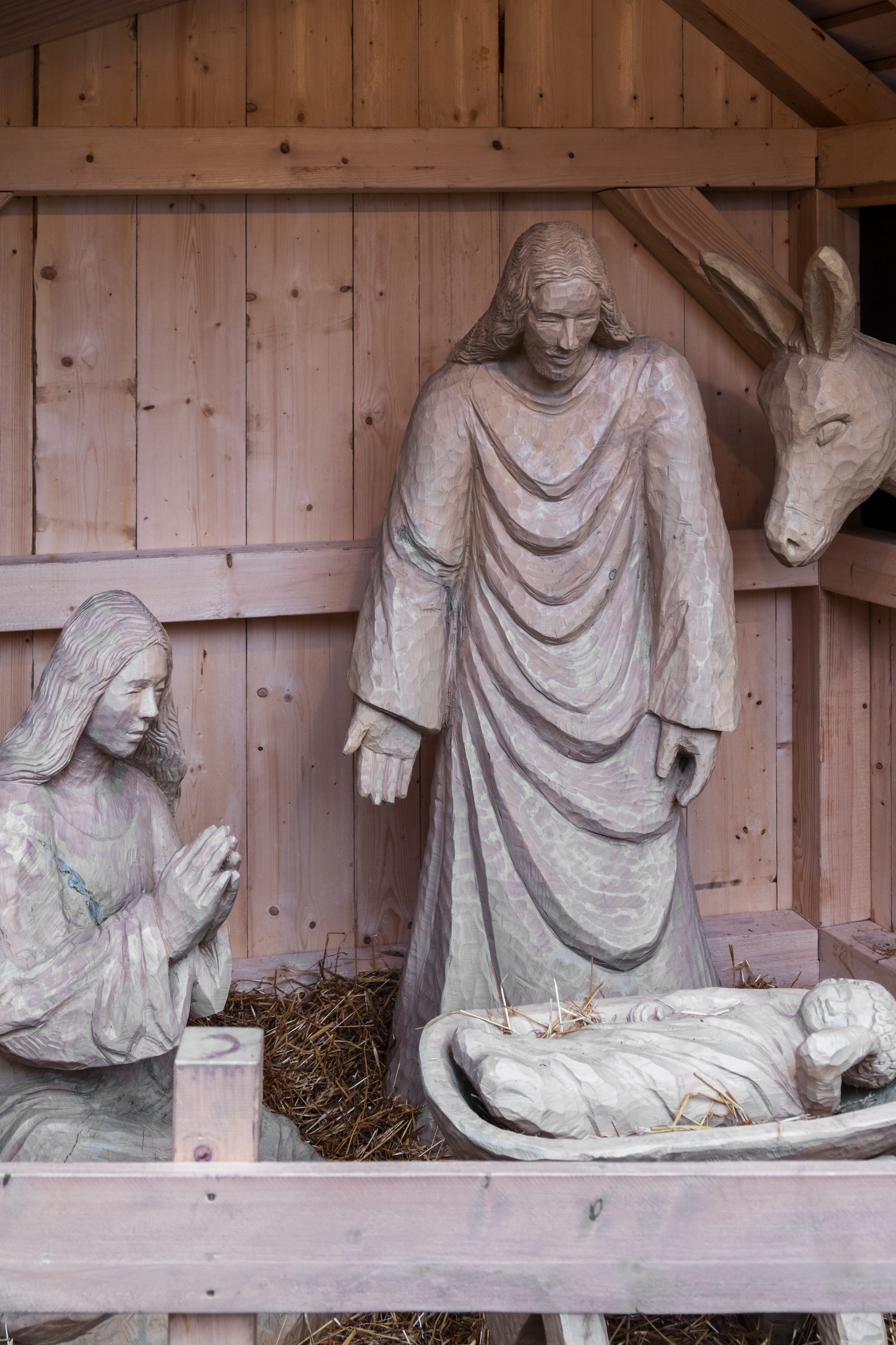 decoration, christmas market, statue, architecture, baby, no people, spirituality, christmas time, art and craft, jesus, stall, wood - material, sculpture, Phone HD Wallpaper