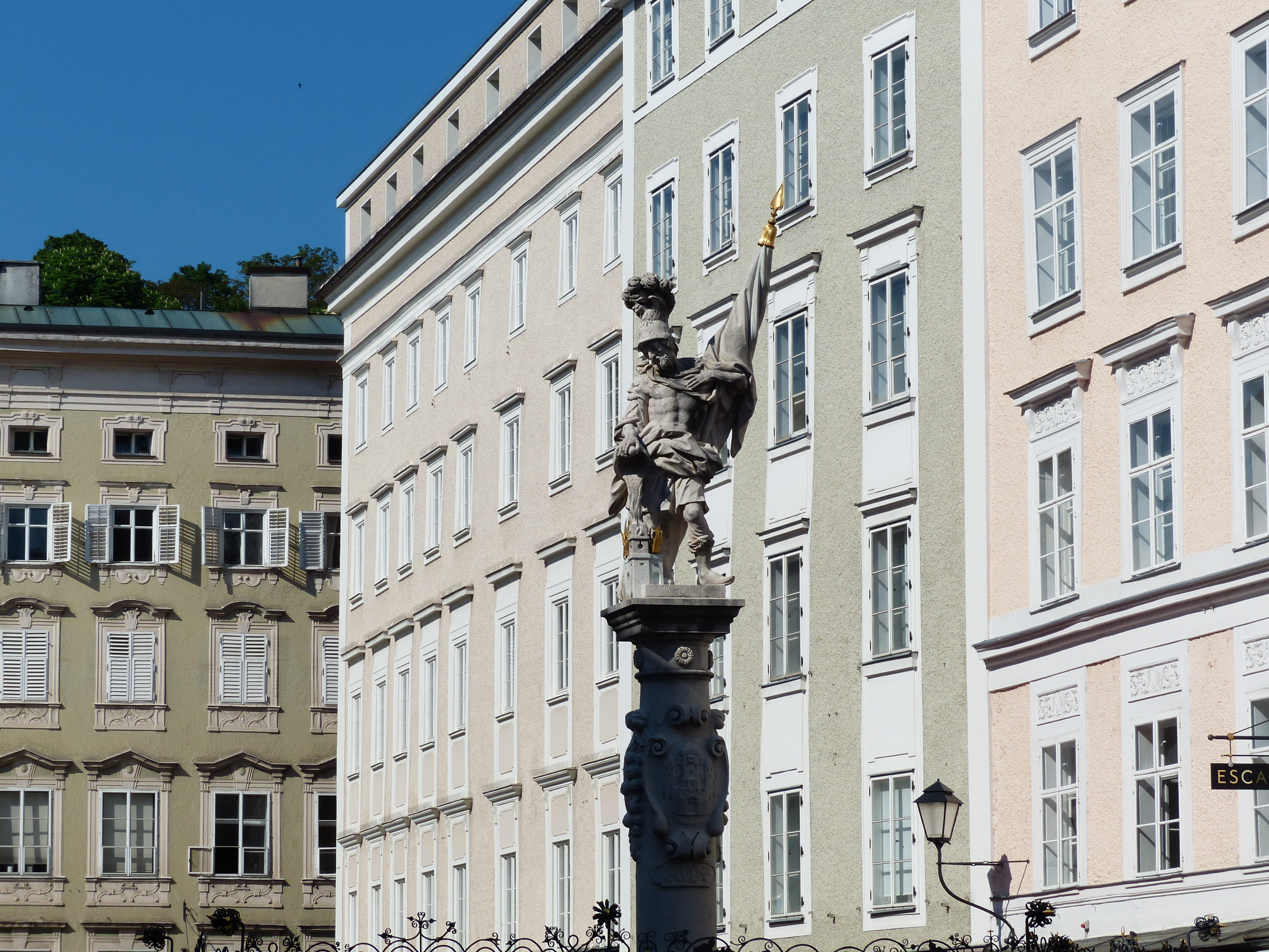 salzburg, old town, old market, balcony, facade, built structure, figure, residential district, sculpture, building exterior, building, city, day, Statue, HD Wallpaper