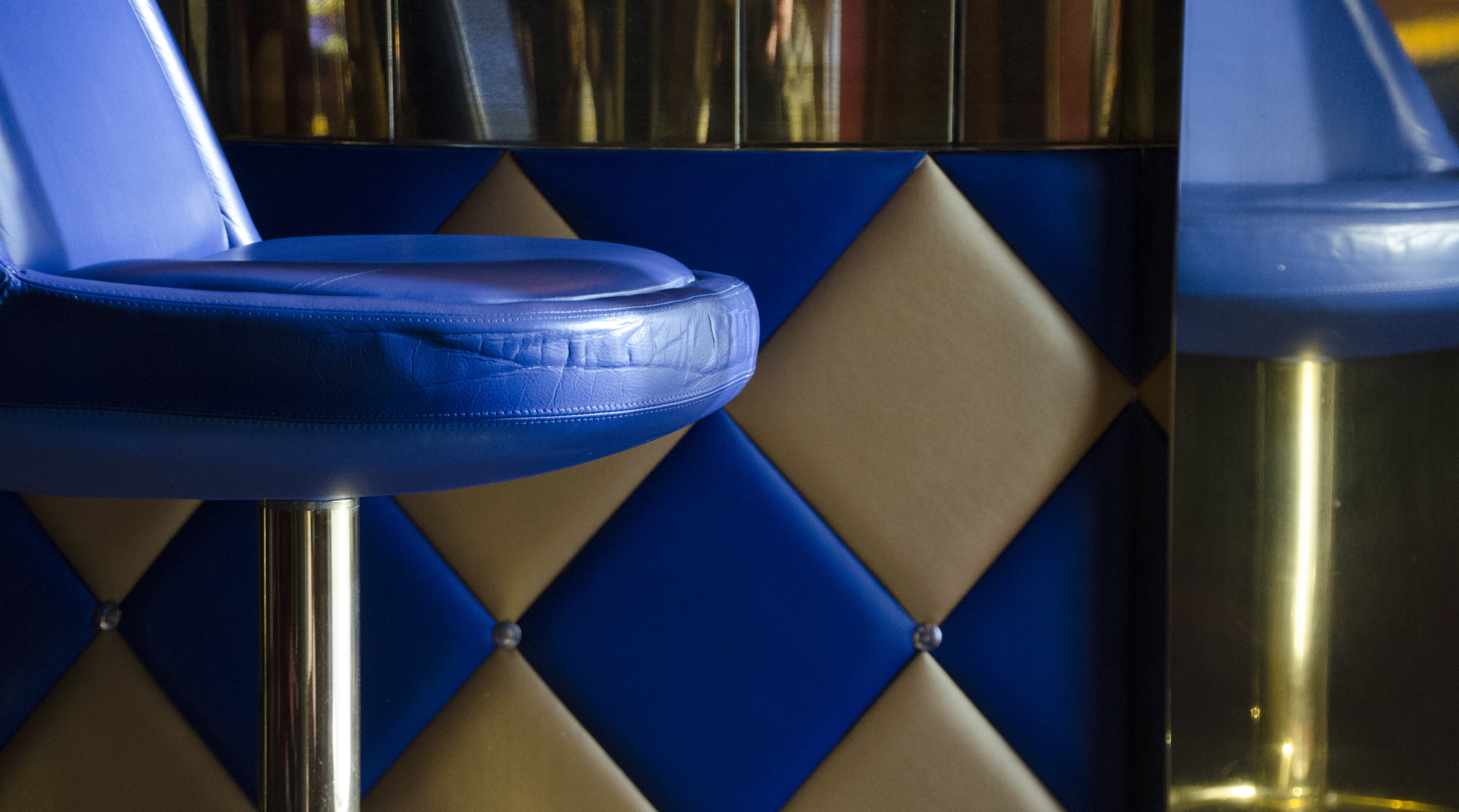 container, contemporary, shiny, hotel, no people, household equipment, nightlife, glass, still life, chair, gold colored, group of objects, shape, arts culture and entertainment, HD Wallpaper