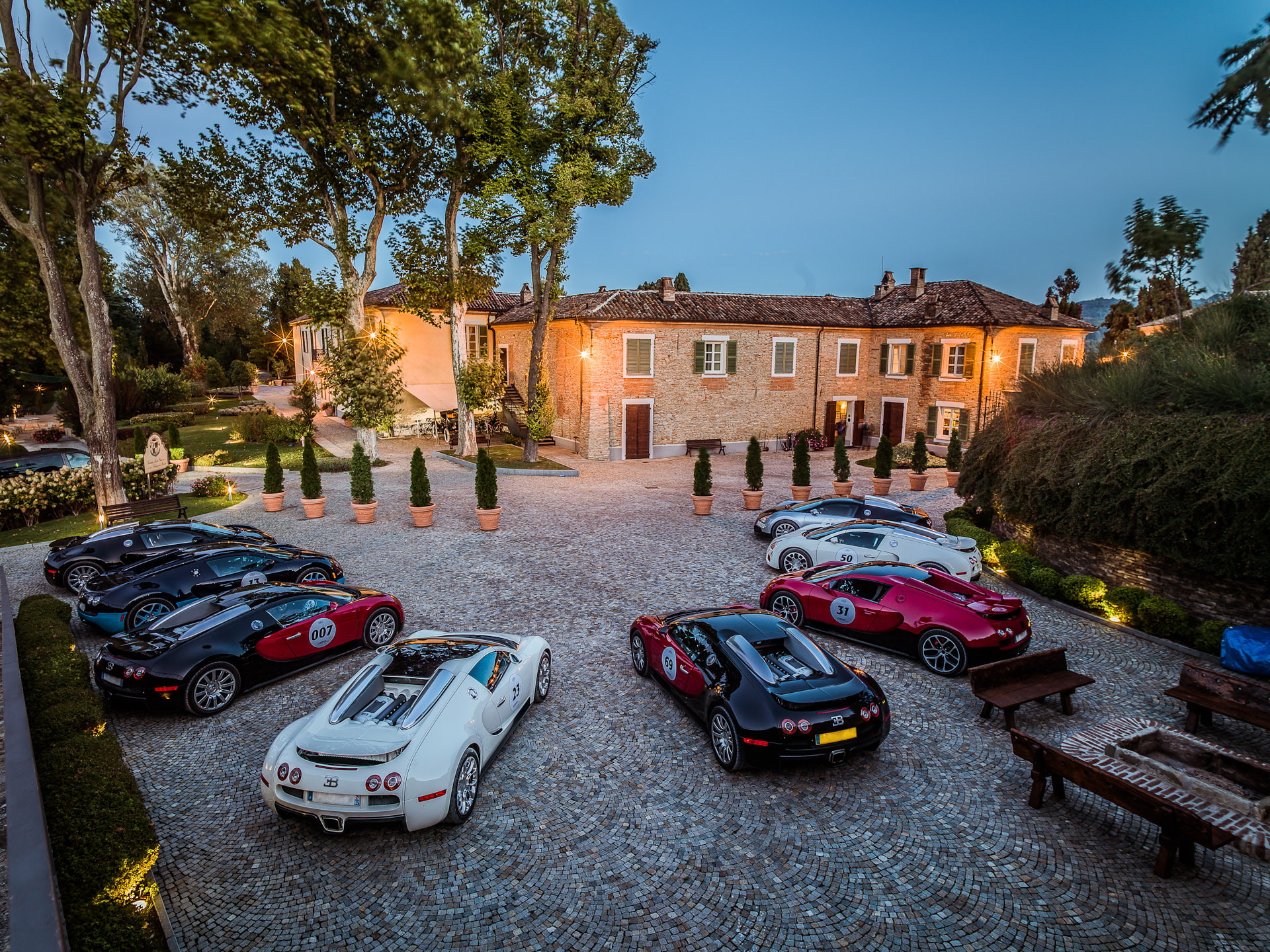 land vehicle, car, Villa, high angle view, motor vehicle, tree, Bugatti, willa, transportation, 16.4, road, green, 1080P, building, street, building exterior, HD Wallpaper