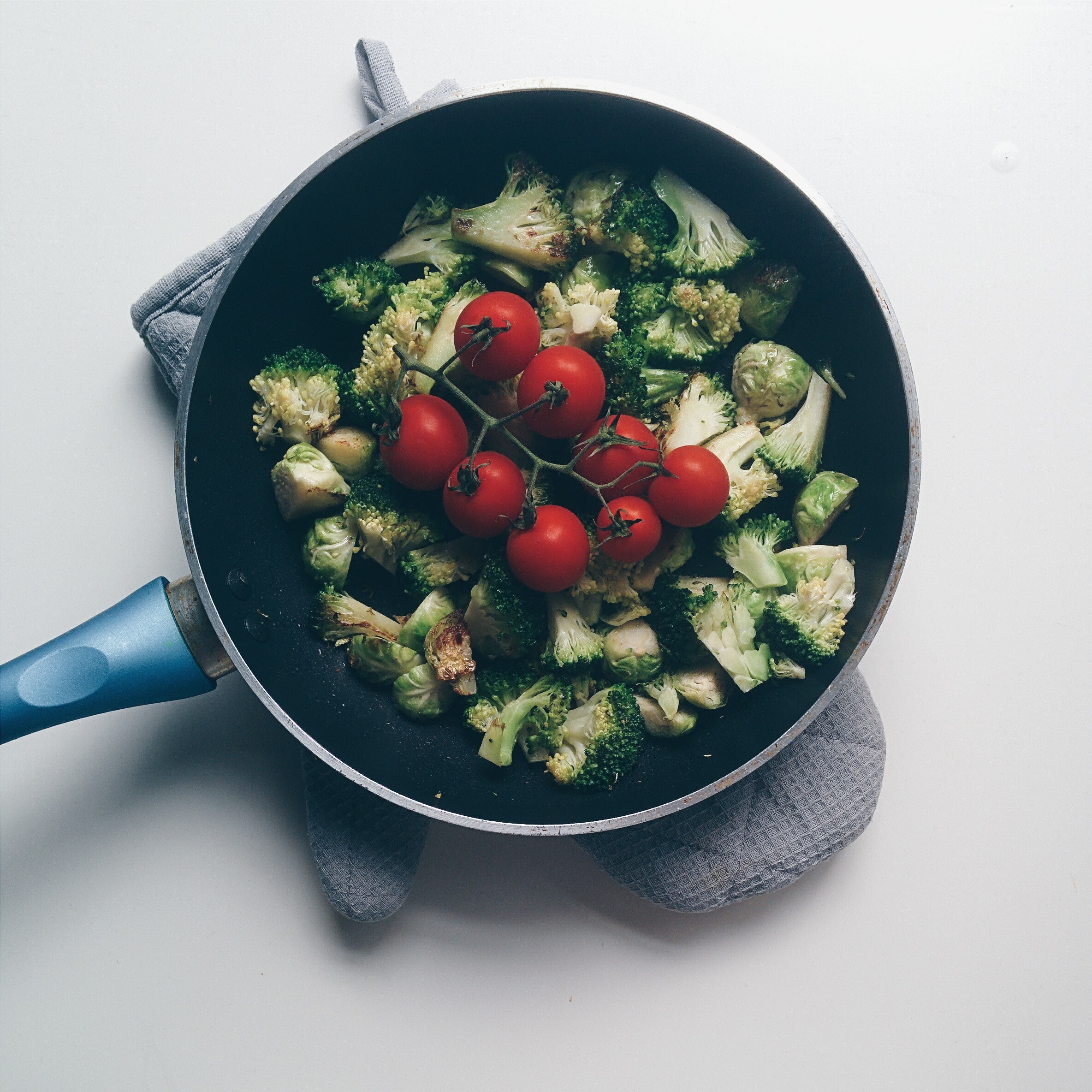 indoors, vegetarian food, cooking pan, tomato, studio shot, cherry tomato, healthy eating, crockery, eating utensil, food and drink, Brussels sprouts, no people, Phone HD Wallpaper