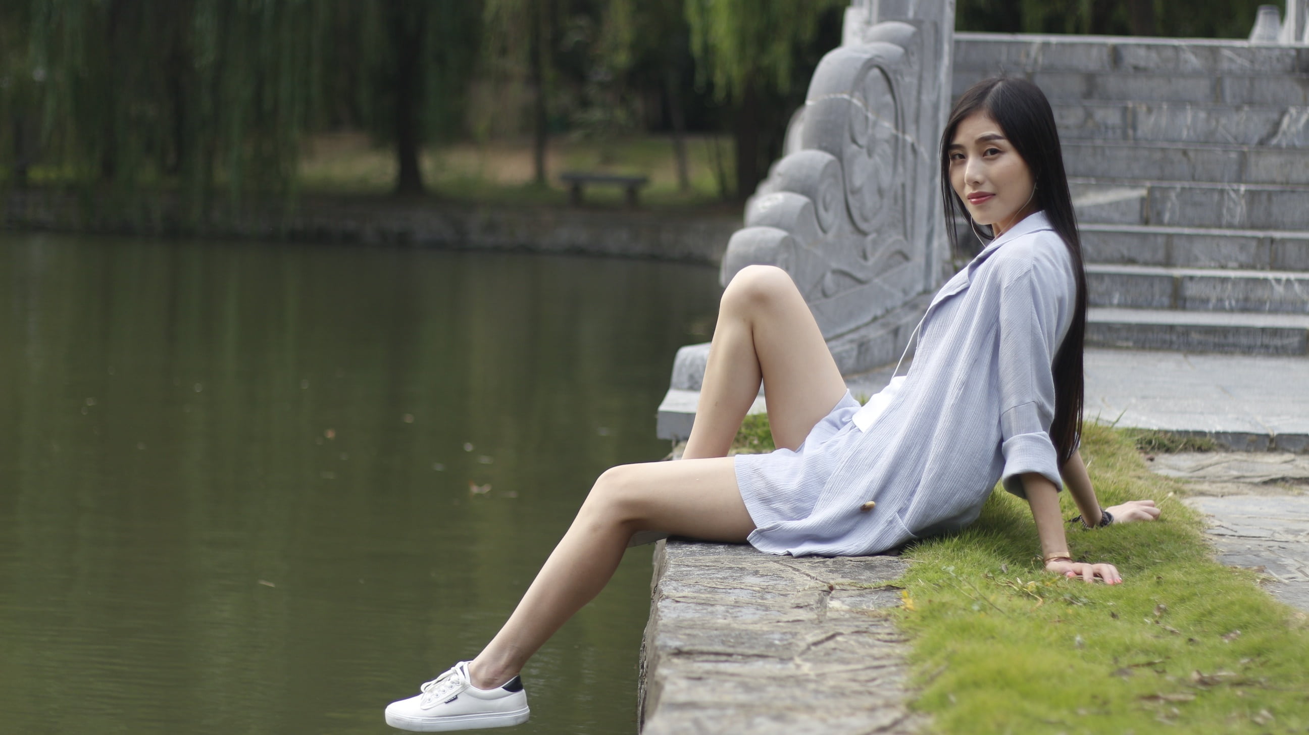 2K, sat, bridge, day, beautiful woman, woman, lake, legs, feeling, leisure activity, real people, bid, pond, sitting, one person, hair, young adult, adult, HD Wallpaper
