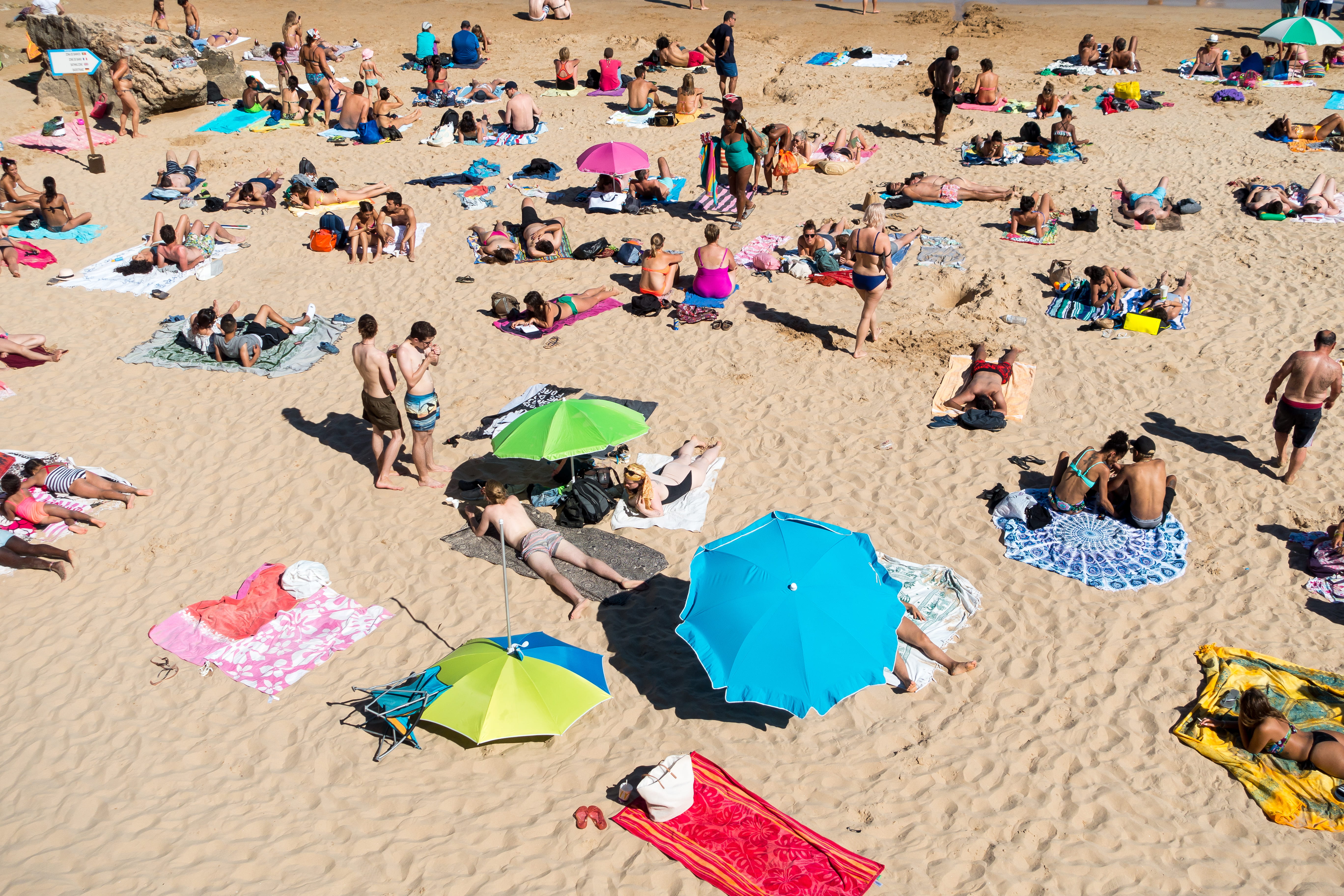 vacation, crowd, view, tourist, towel, eye, umbrella, people, woman, holiday, aparsol, beach, leisure activity, trip, vacations, travel, outdoors, sunbath, HD Wallpaper