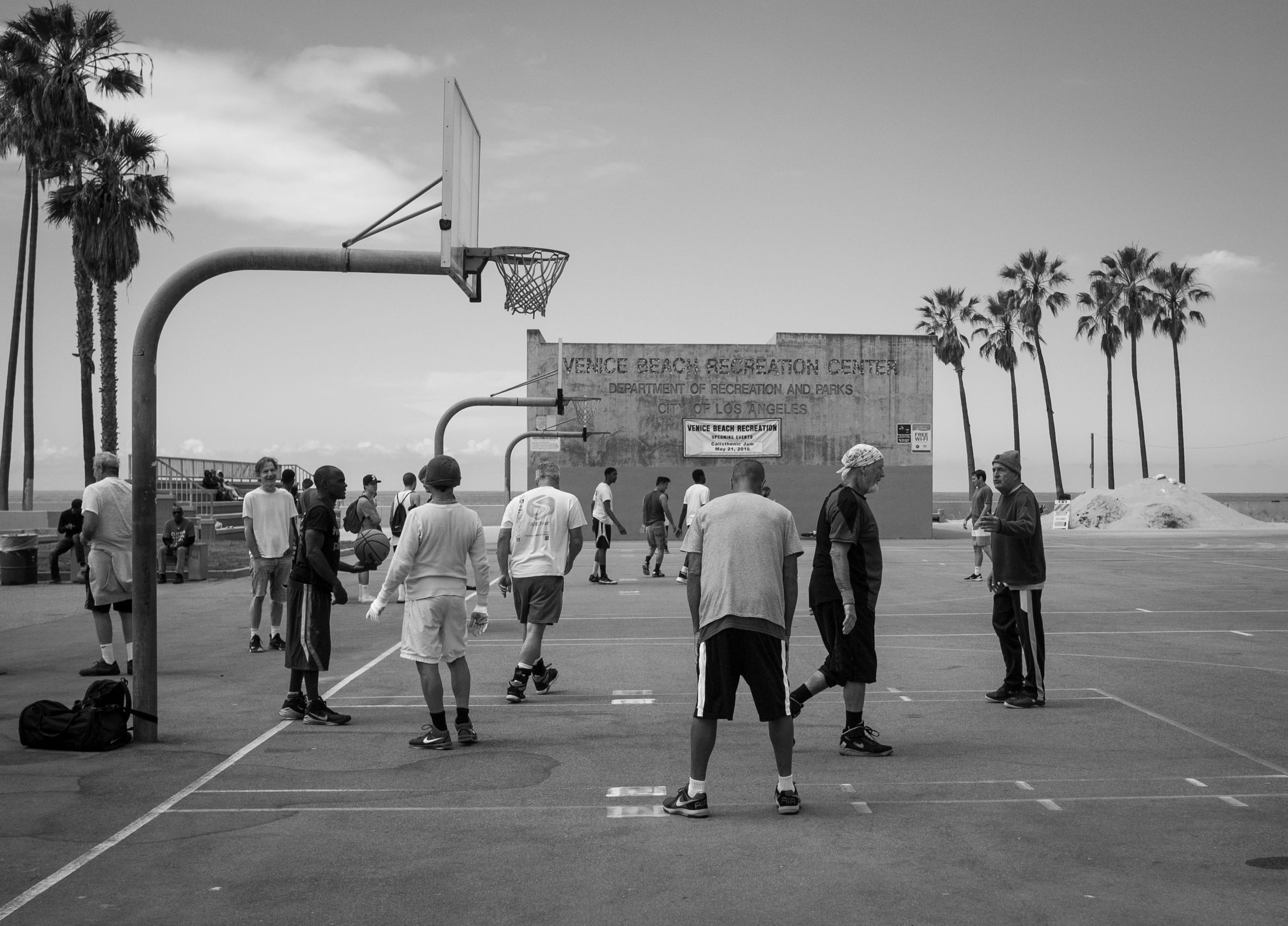la, ocean, day, game, beach, sky, playing, sport, men, california, group of people, real people, sand, tree, lifestyles, street, crowd, nature, basket, HD Wallpaper