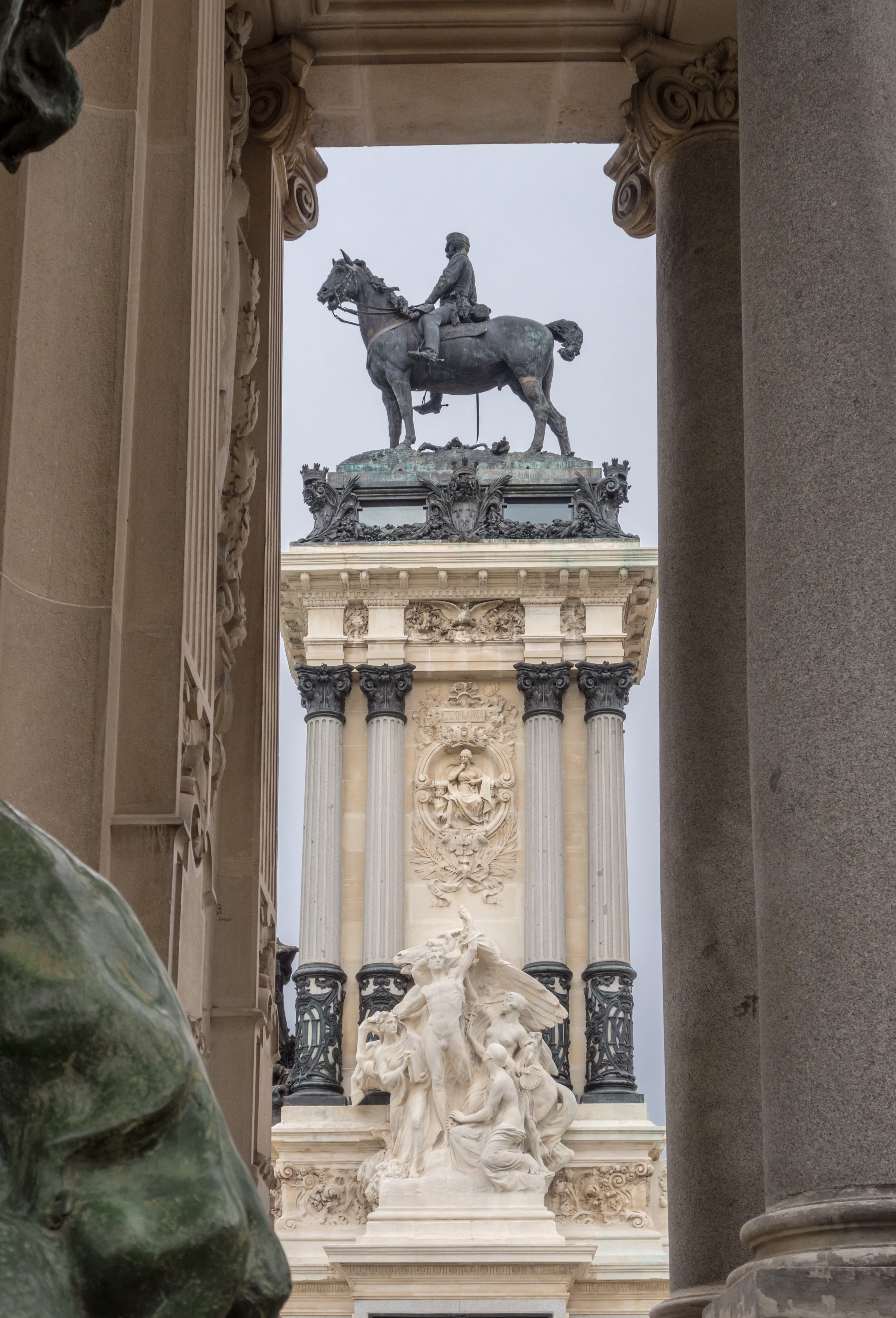 spain, monument, low angle view, architectural column, male likeness, architecture, art and craft, removal, lake, tourism, 5K, the past, pond, statue, Phone HD Wallpaper