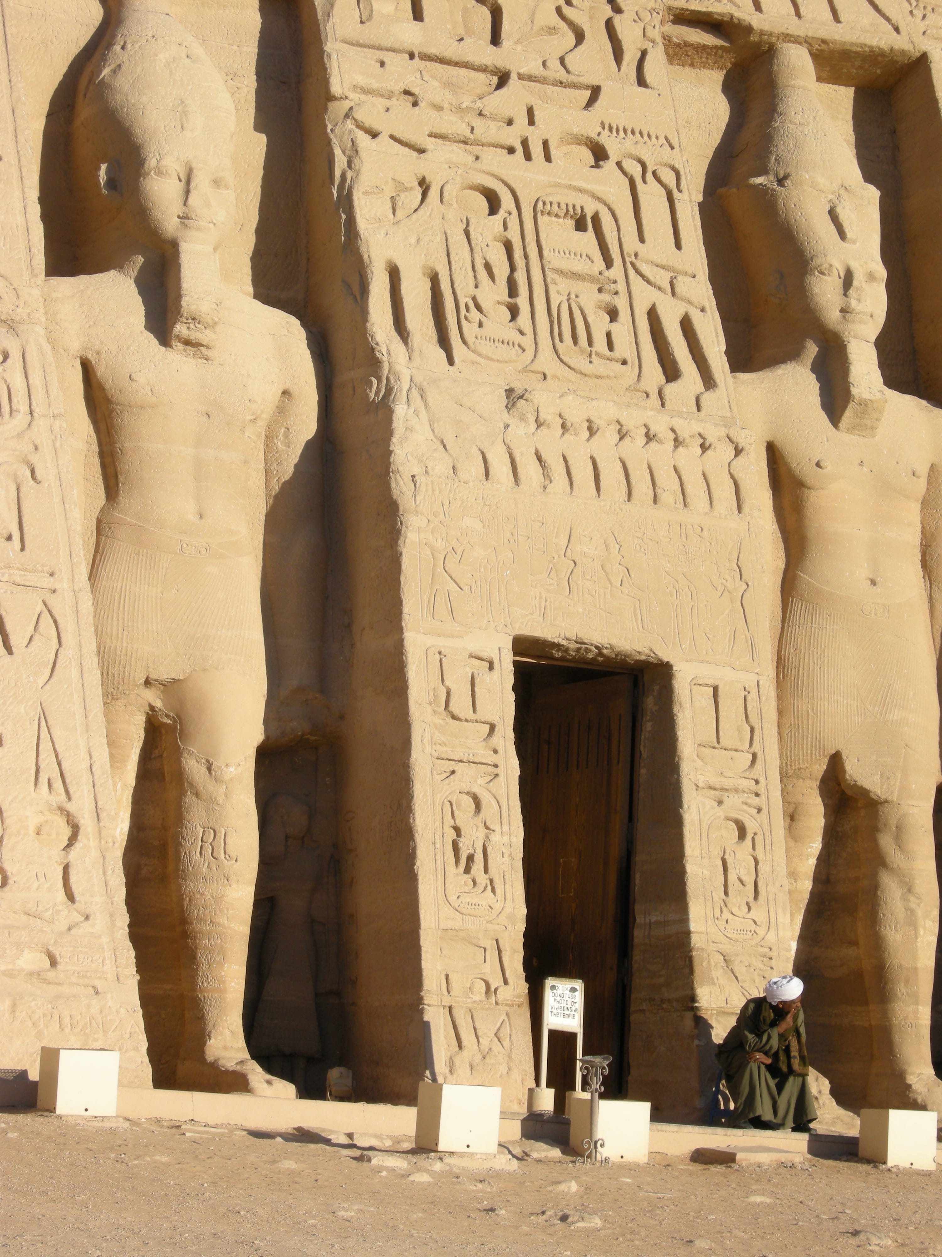 place of worship, sculpture, abu simbel, creativity, 4K, egypt, bas relief, ancient, statue, ancient civilization, archaeology, king - royal person, representation, Phone HD Wallpaper