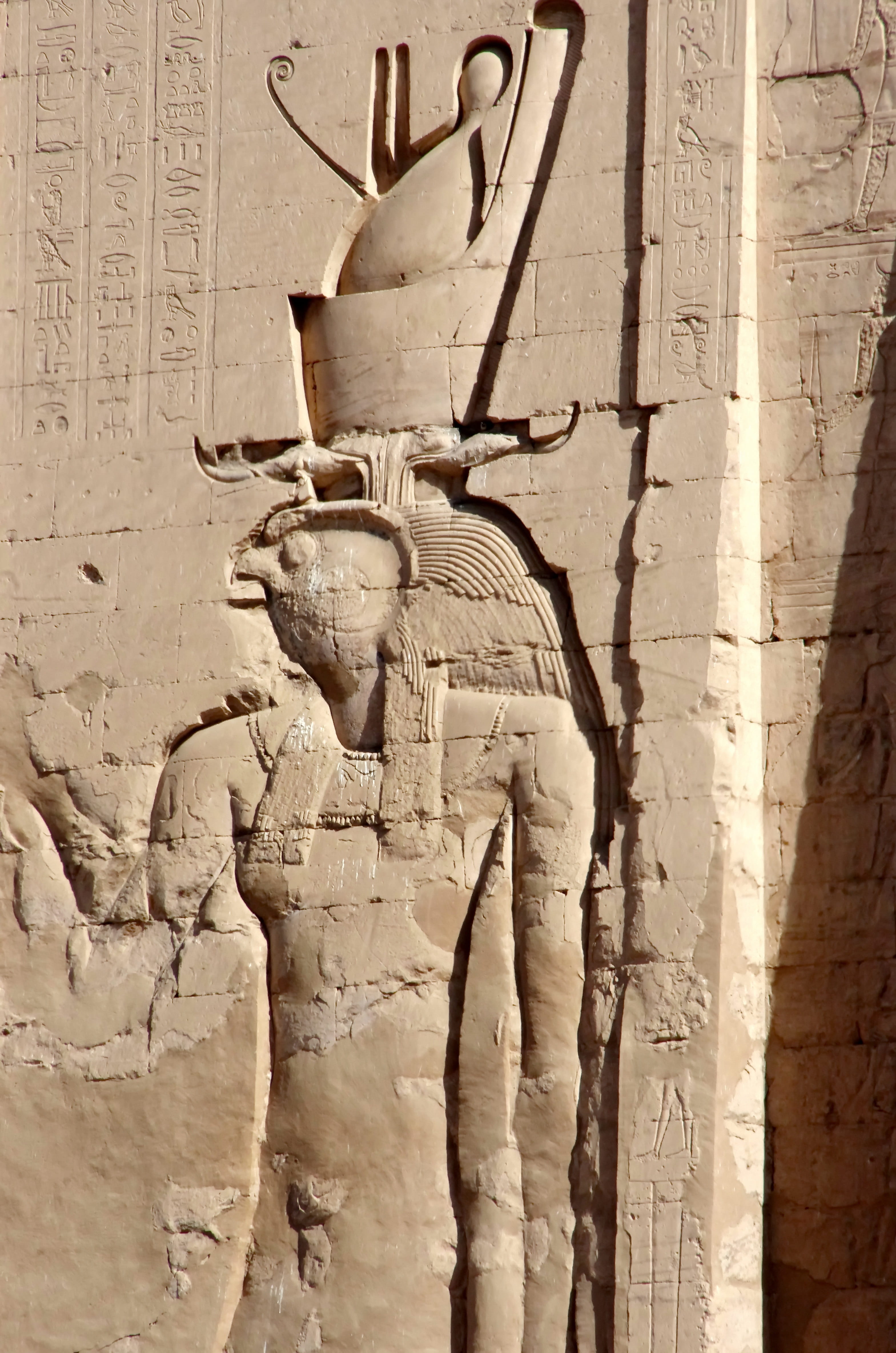 engraving, wall - building feature, king - royal person, architecture, belief, craft, the past, horus, human representation, ancient civilization, built structure, Phone HD Wallpaper