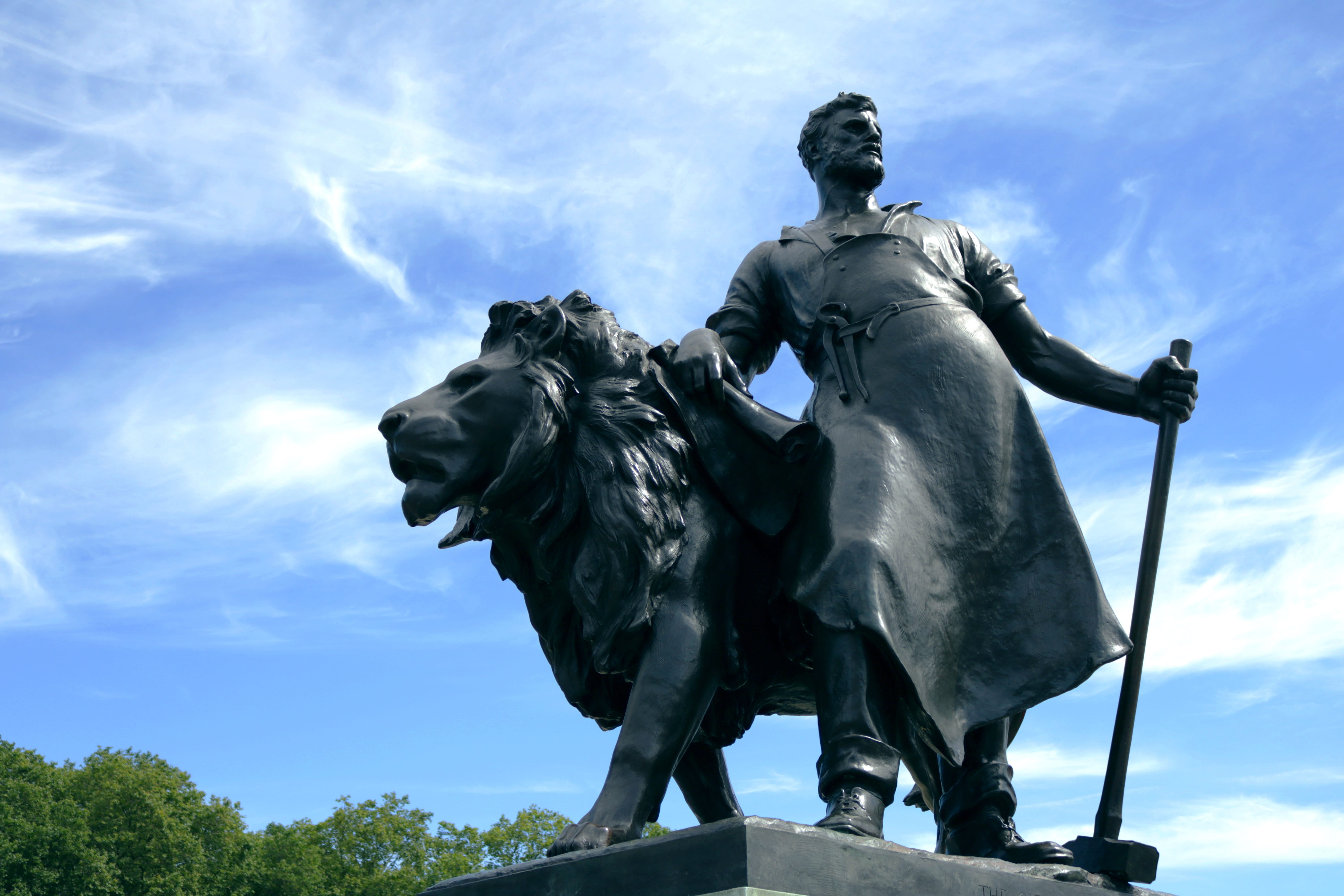 monument, horse, low angle view, lion, outdoors, london, architecture, art and craft, representation, cloud - sky, no people, history, domestic animals, HD Wallpaper