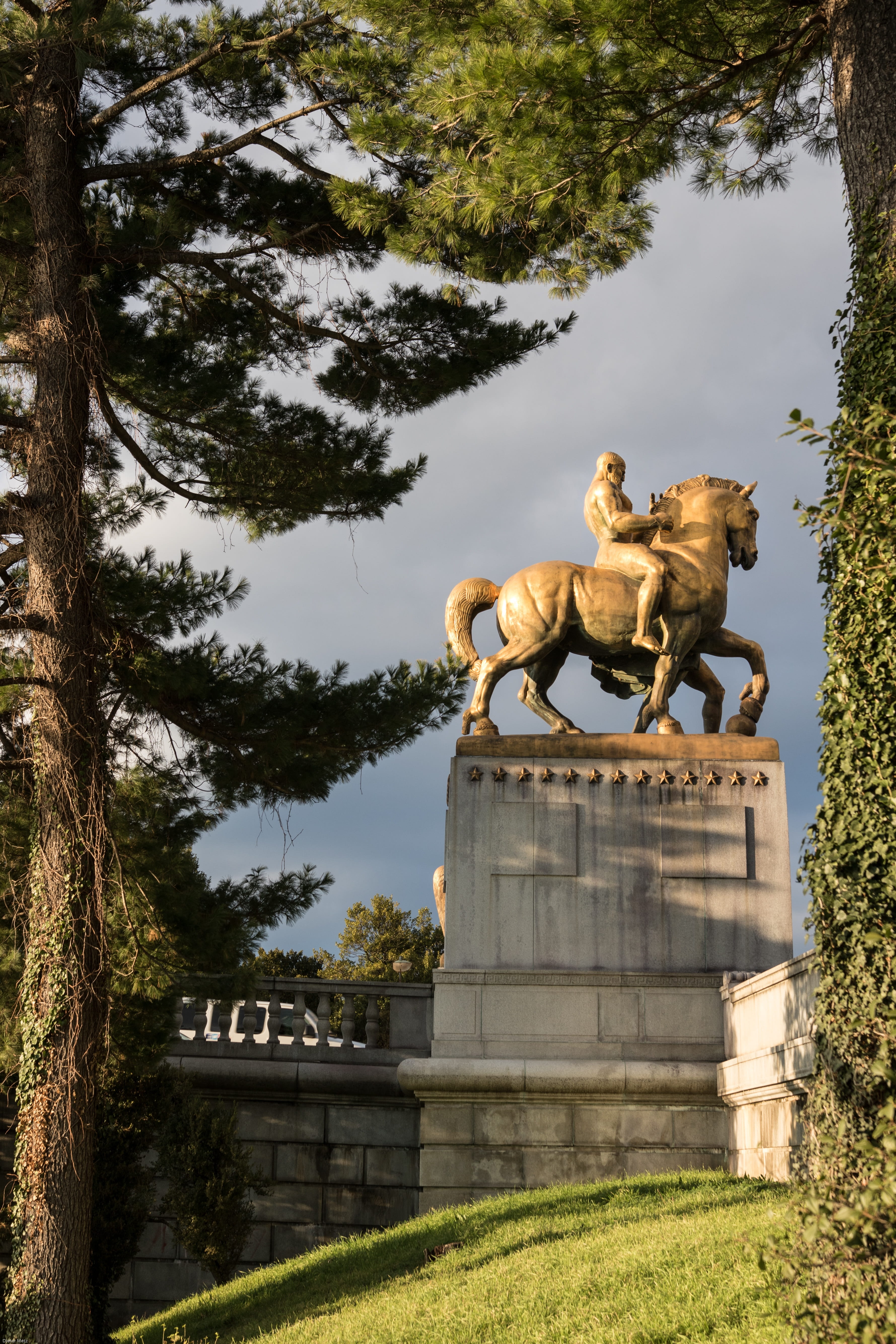 horse, 5K, craft, representation, government, day, king - royal person, mammal, sculpture, male likeness, equestrian statue, no people, usa, bridge, outdoors, Phone HD Wallpaper