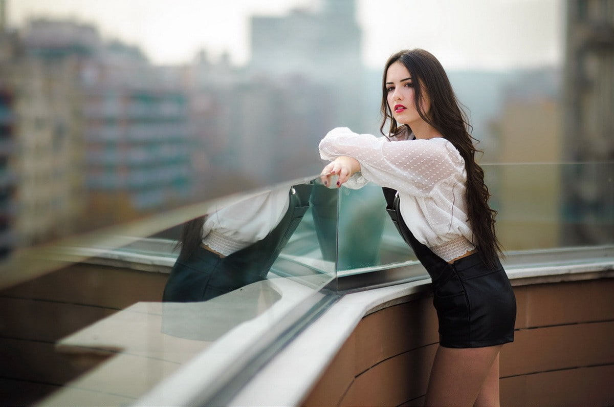 shopping, consumerism, hair, adult, city, beautiful woman, bag, standing, long hair, one person, smiling, 480P, young adult, city life, lifestyles, hairstyle, HD Wallpaper
