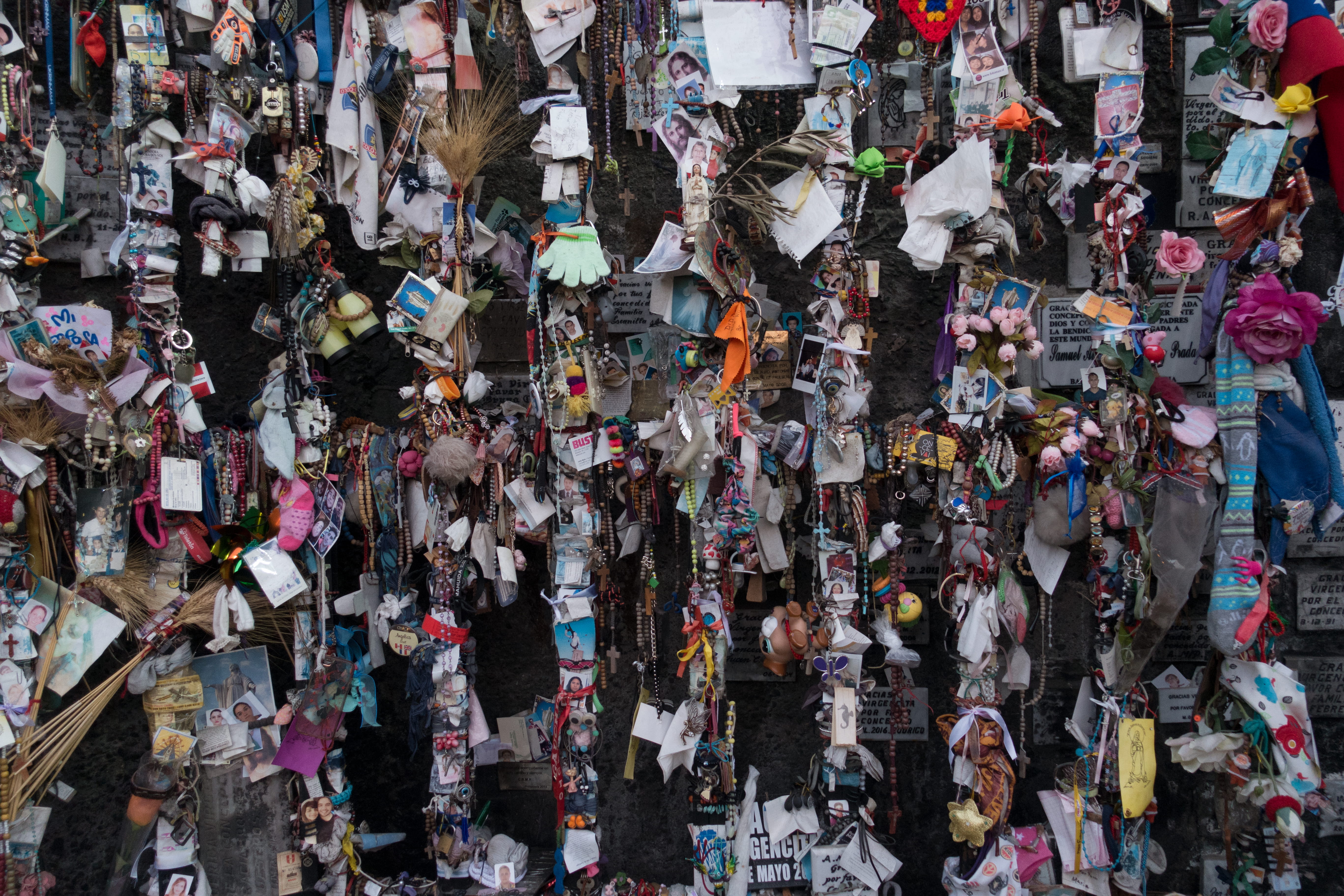 choice, san cristóbal hill, full frame, architecture, outdoors, travel destinations, wall - building feature, large group of objects, hanging, recoleta, HD Wallpaper