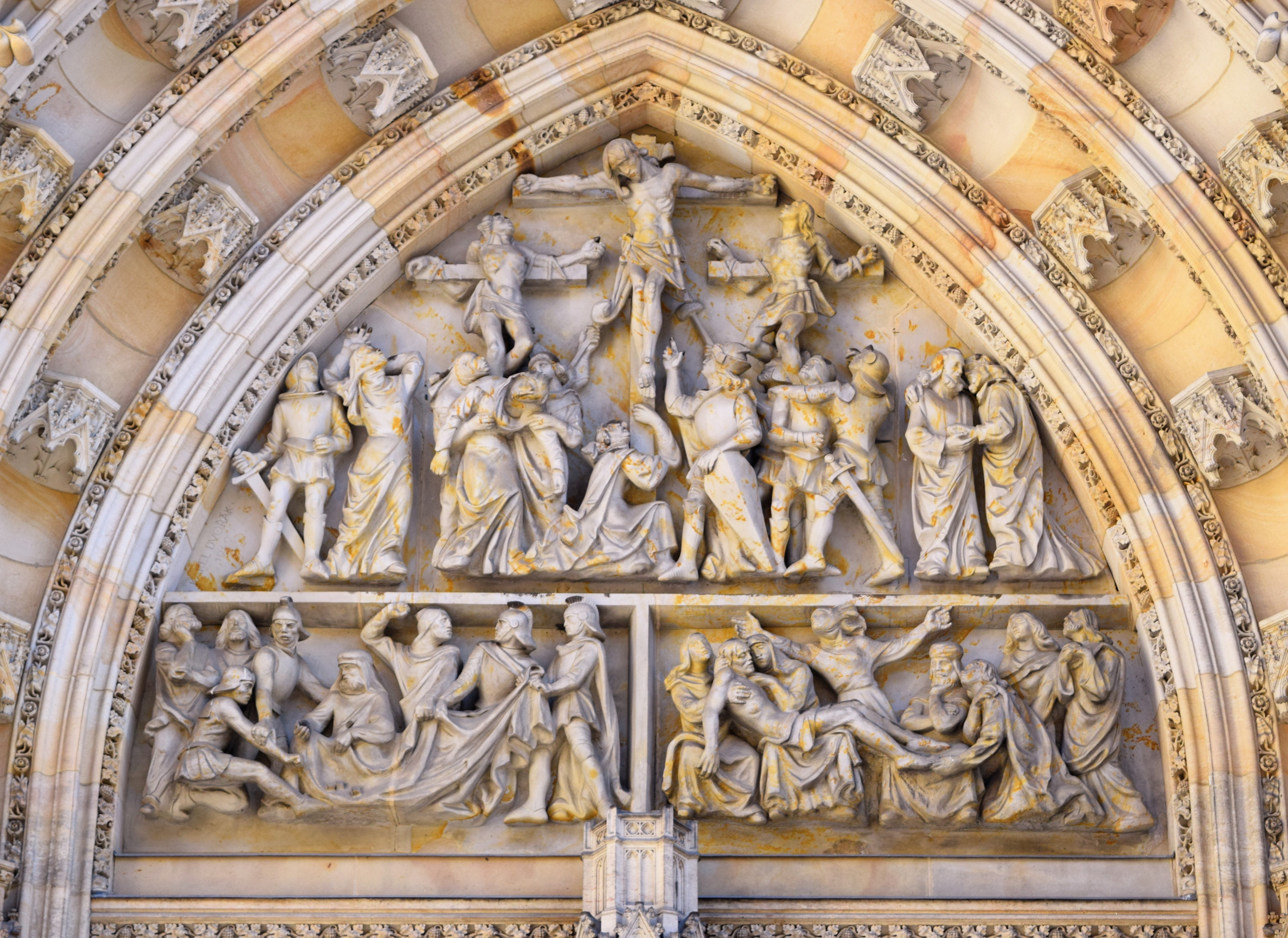 prague, built structure, sculpture, jesus, arch, castle, low angle view, building exterior, summer, architecture, government, carving, male likeness, gate, HD Wallpaper