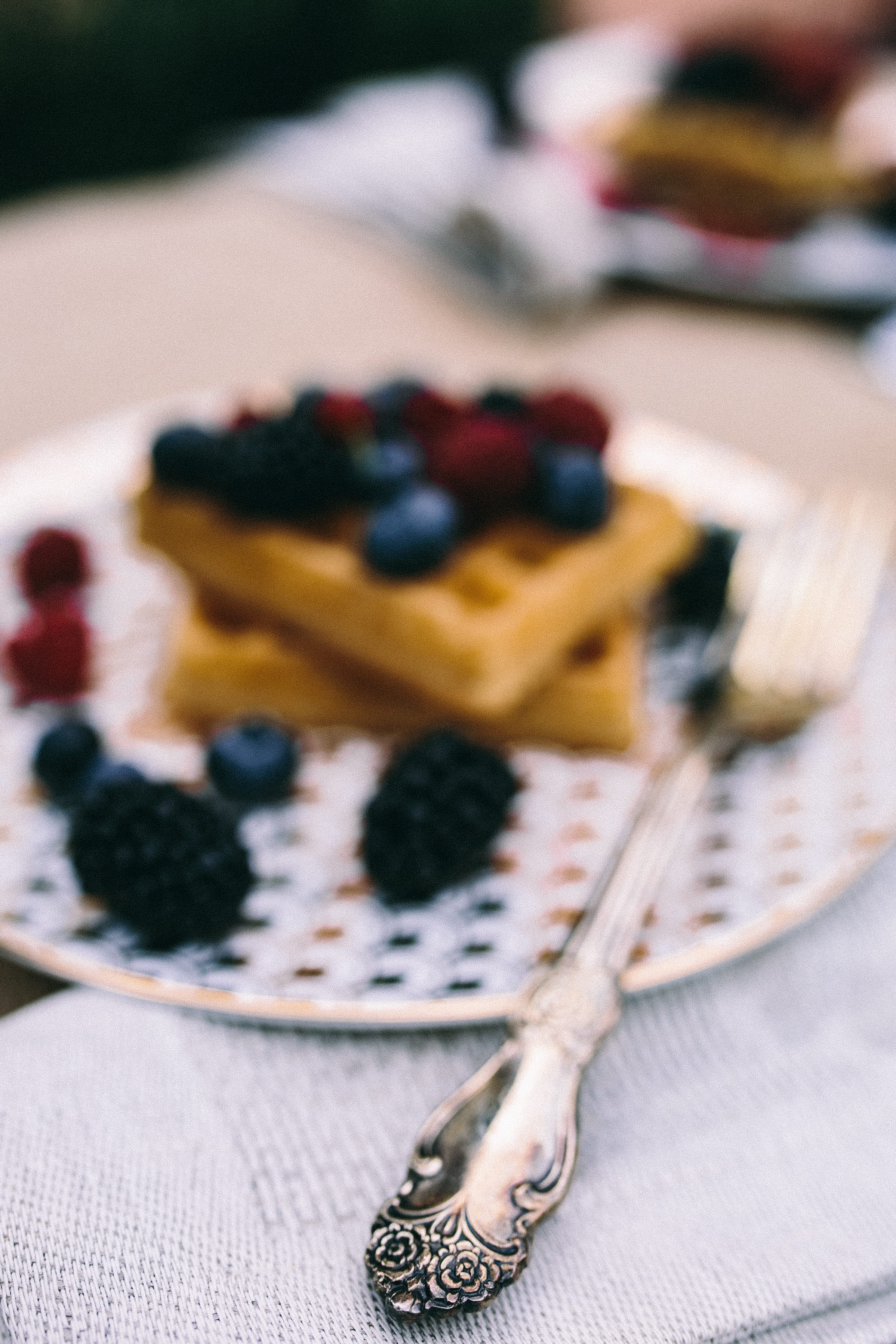 baked, berry Fruit, nature, blueberries, Healthy, tableware, pattern, textile, pastry, selective focus, close-up, freshness, homemade, fruit, still life, Phone HD Wallpaper
