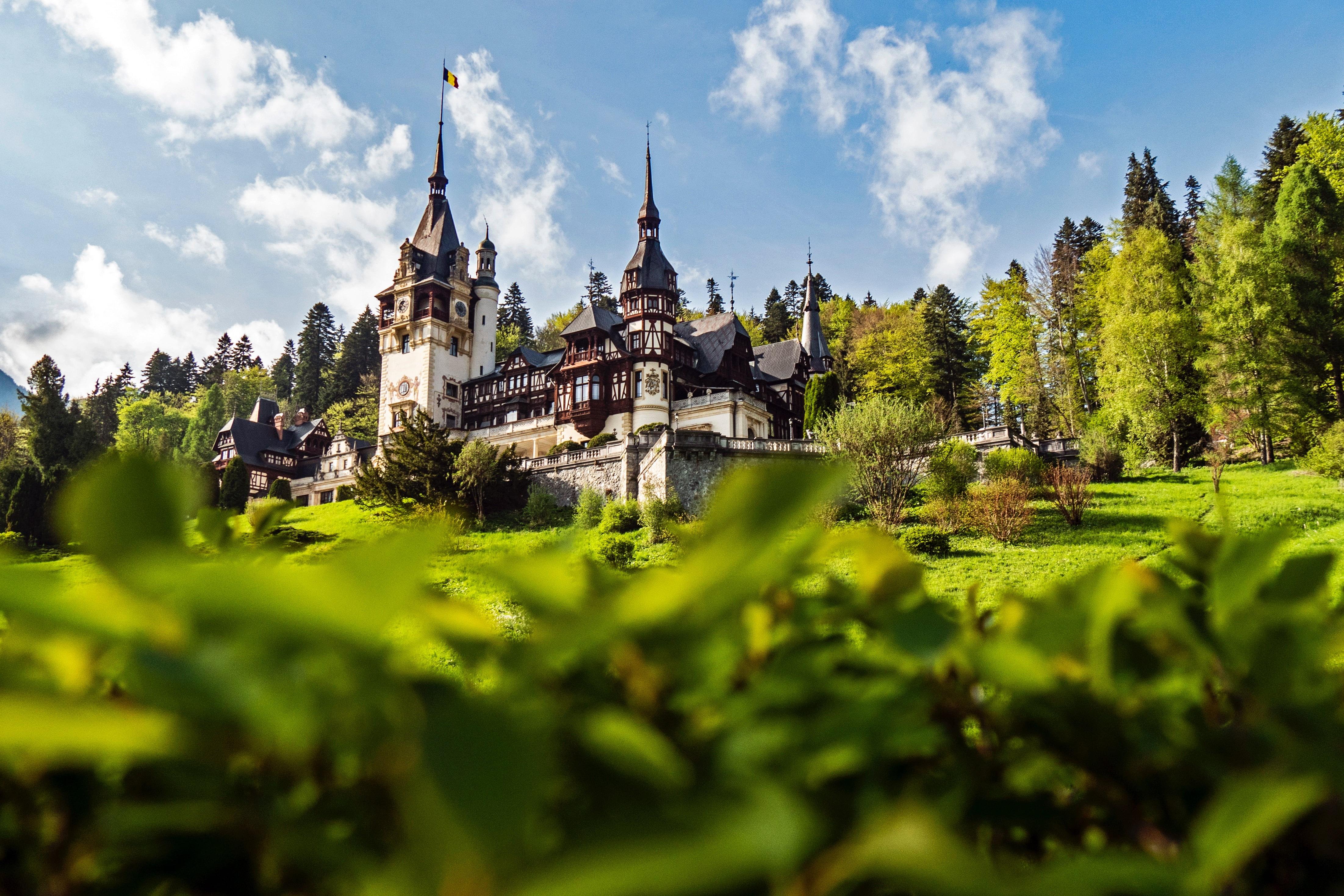 landscape, 4K, nature, clear sky, castle, trees, mountains, Peles castle, Romanian, HD Wallpaper