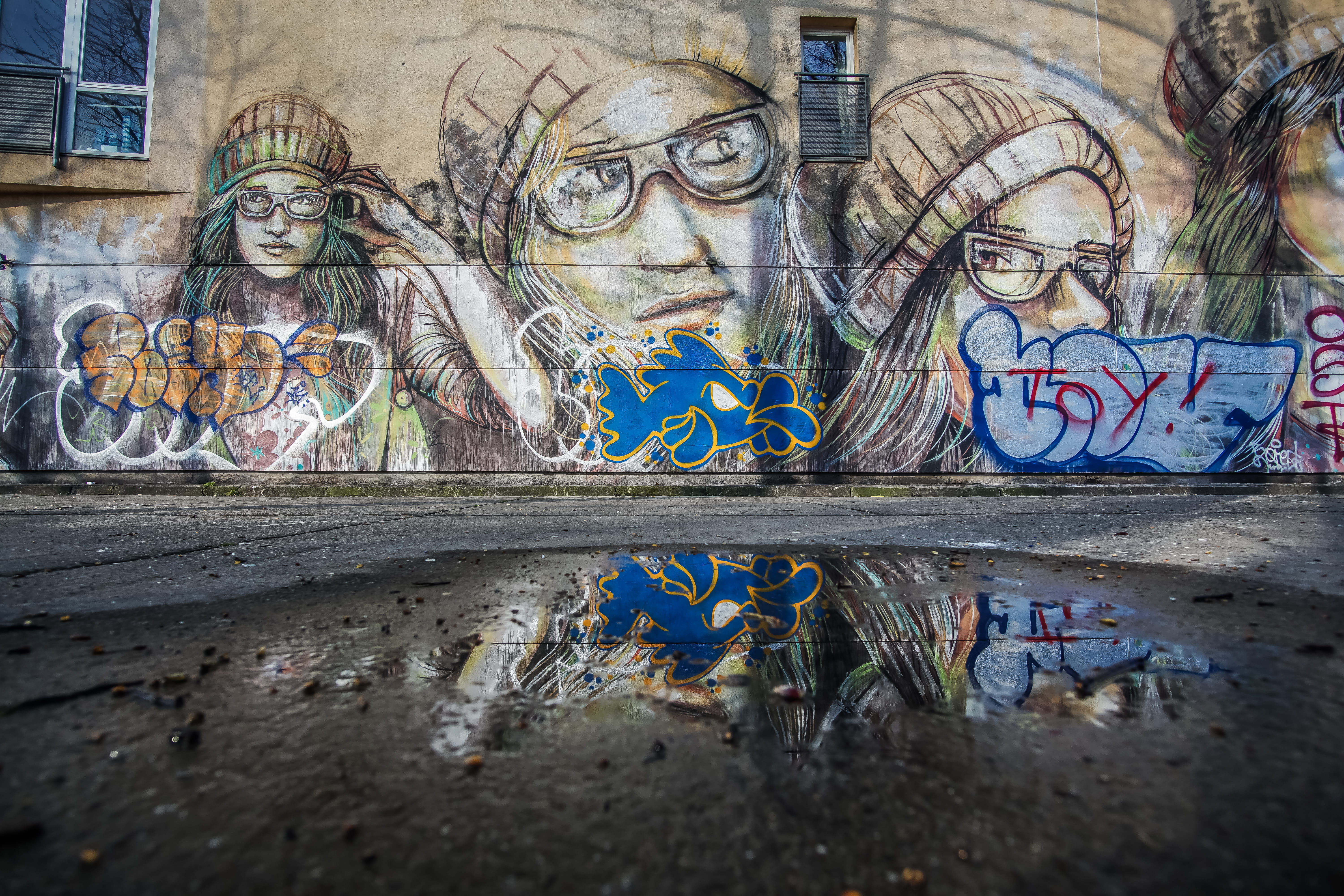 day, mural wall, architecture, mural, east side gallery (berlin), modern art, art, spirituality, female likeness, berlin, representation, built structure, HD Wallpaper