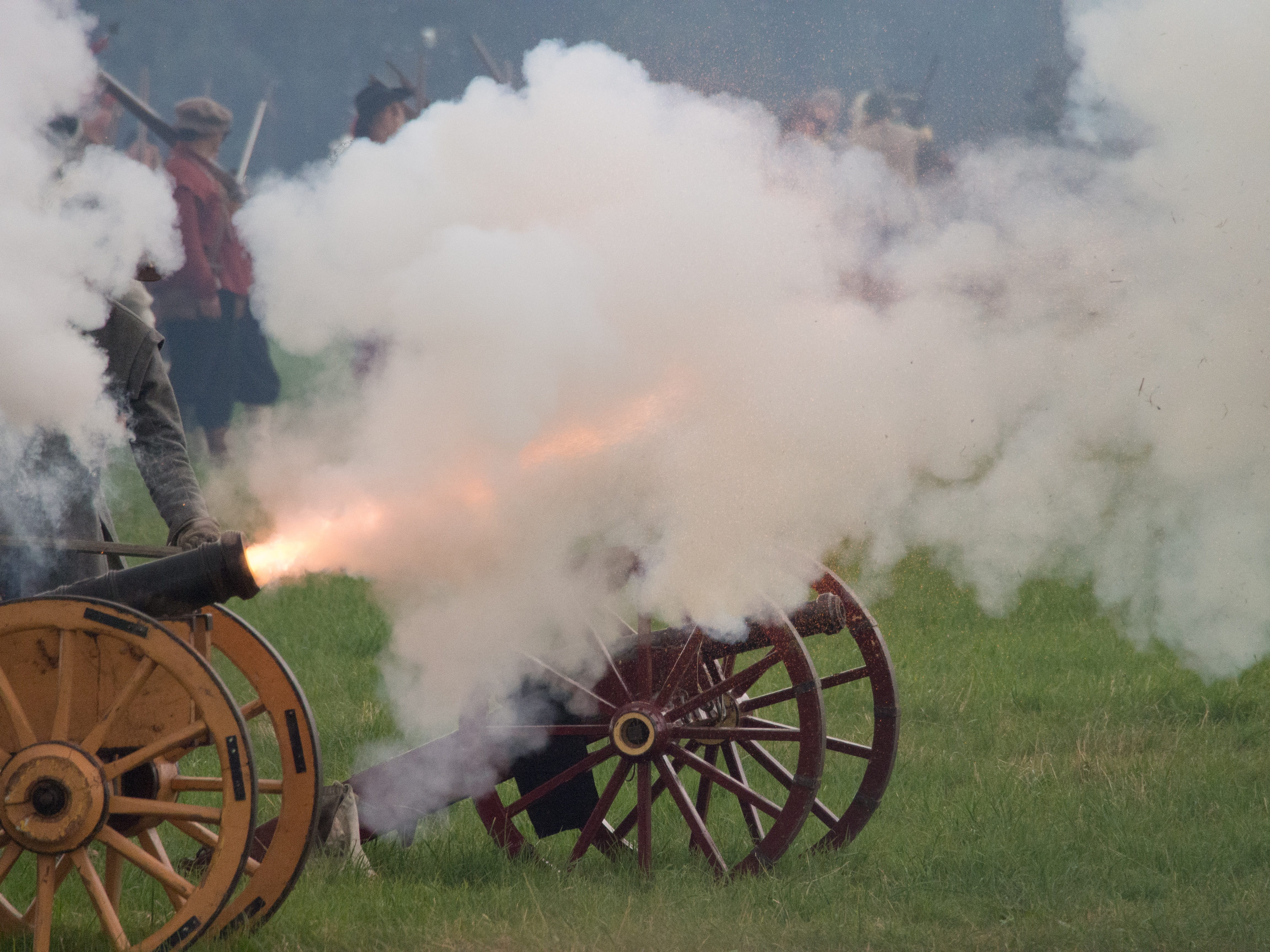 4K, reenactment, fighting, battle, nature, day, transportation, soldier, history, cannon, outdoors, weapon, environment, smoke - physical structure, artillery, HD Wallpaper