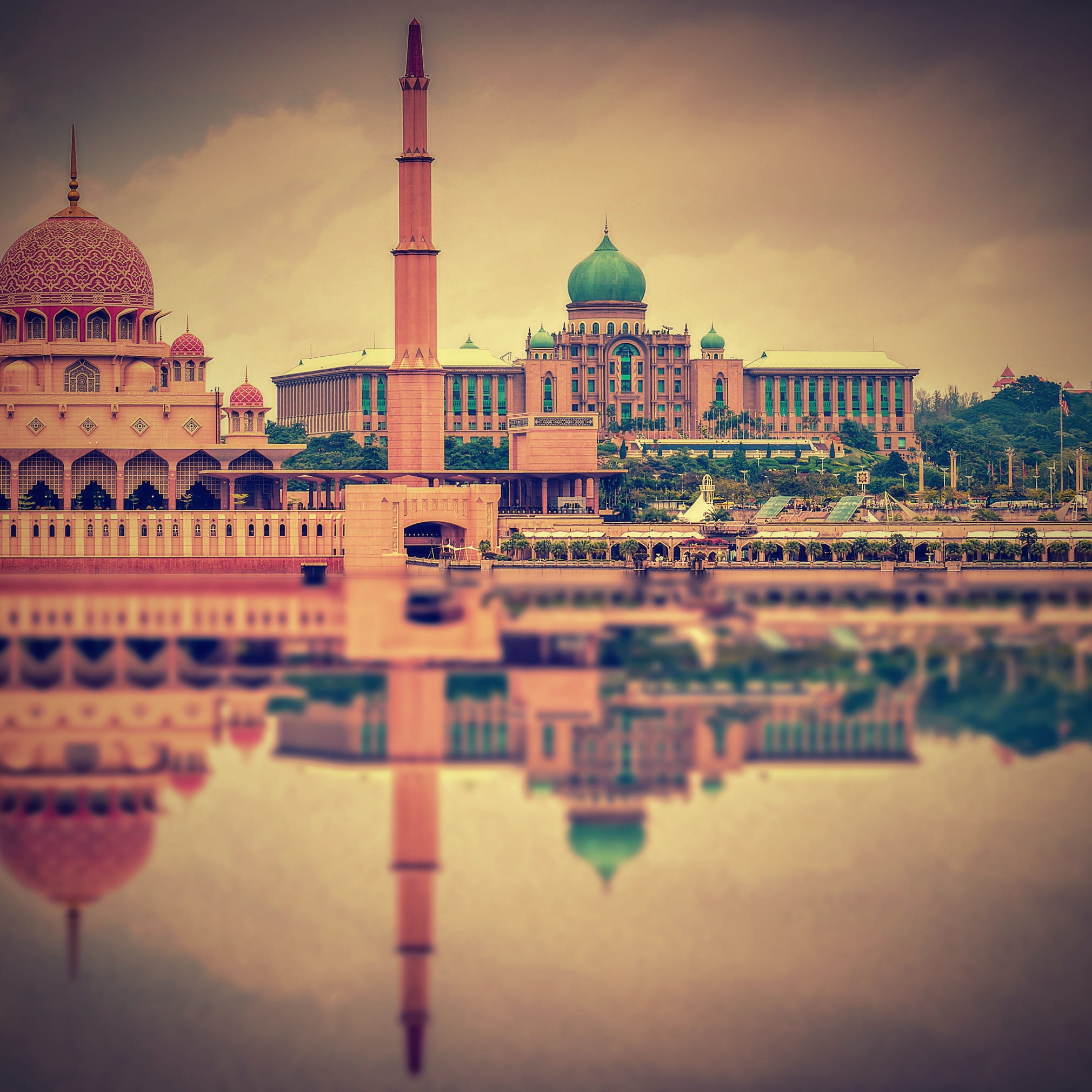 travel, place of worship, spire, 1080P, malaysia, building exterior, muslim, city, waterfront, architecture, no people, travel destinations, water, religion, Phone HD Wallpaper