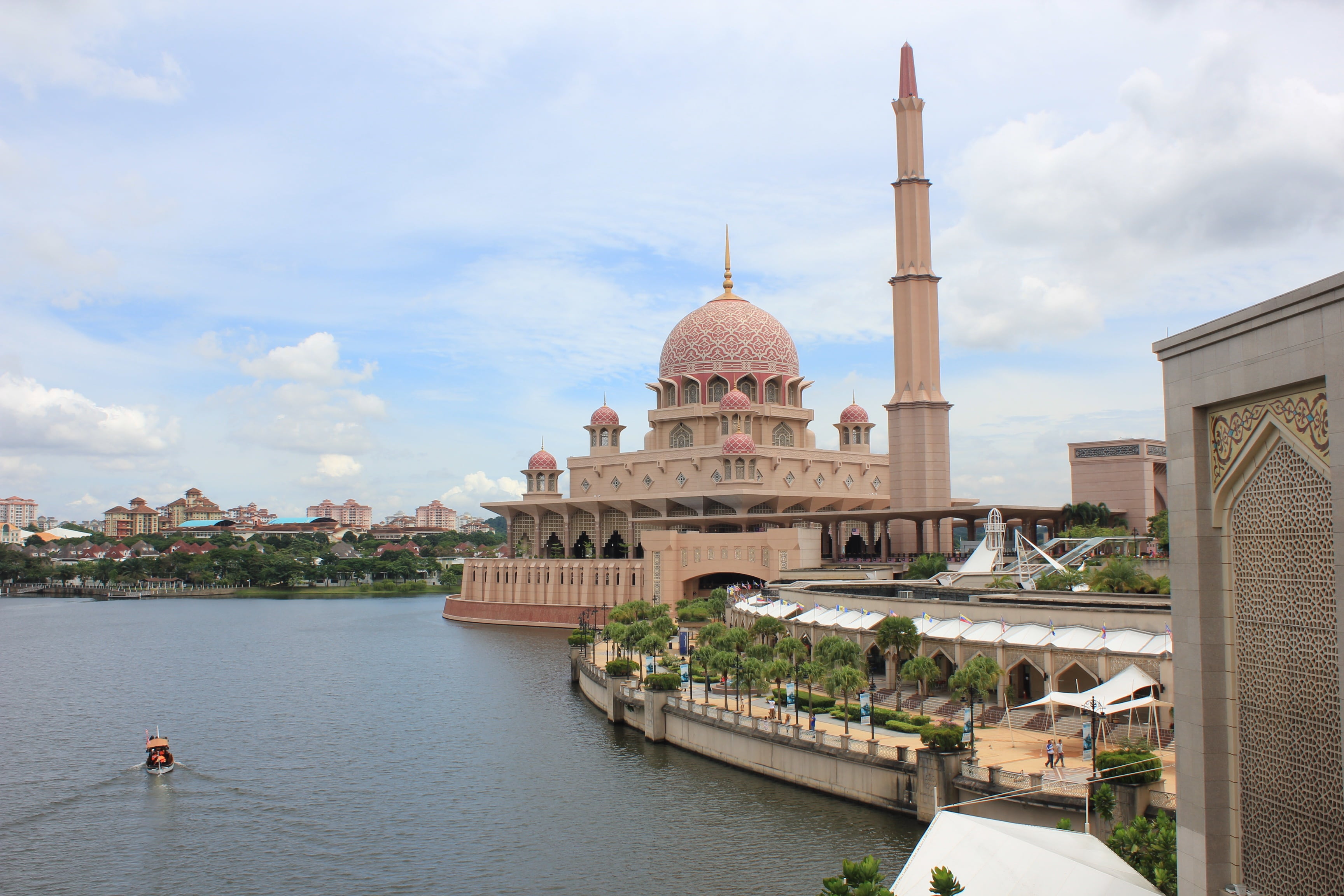 putrajaya, muslim, building exterior, beige, building, body, sky, 2K, travel destinations, tourism, no people, place of worship, built structure, belief, HD Wallpaper