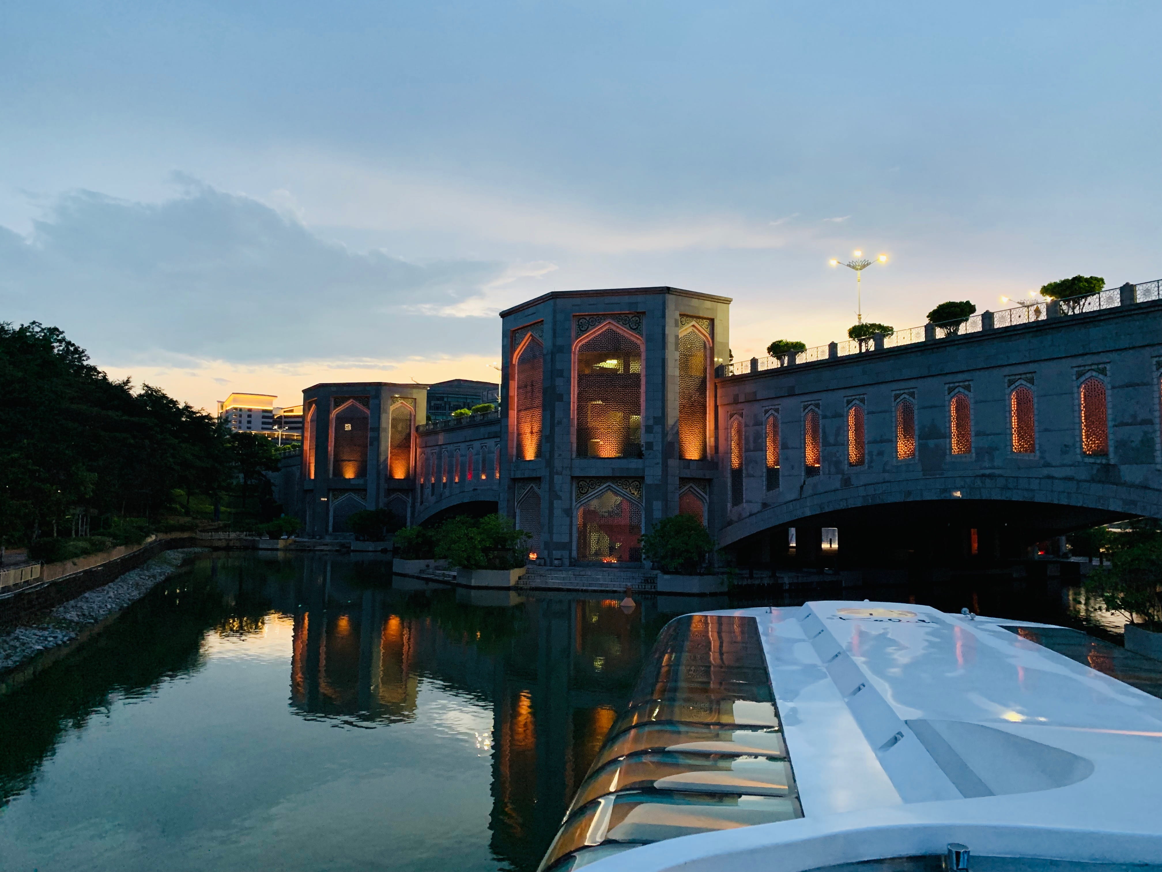 city, architectural column, sunset, water, reflection, transportation, river, arch, architecture, dome, 4K, moat, nature, kuala lumpur, arch bridge, putrajaya, HD Wallpaper