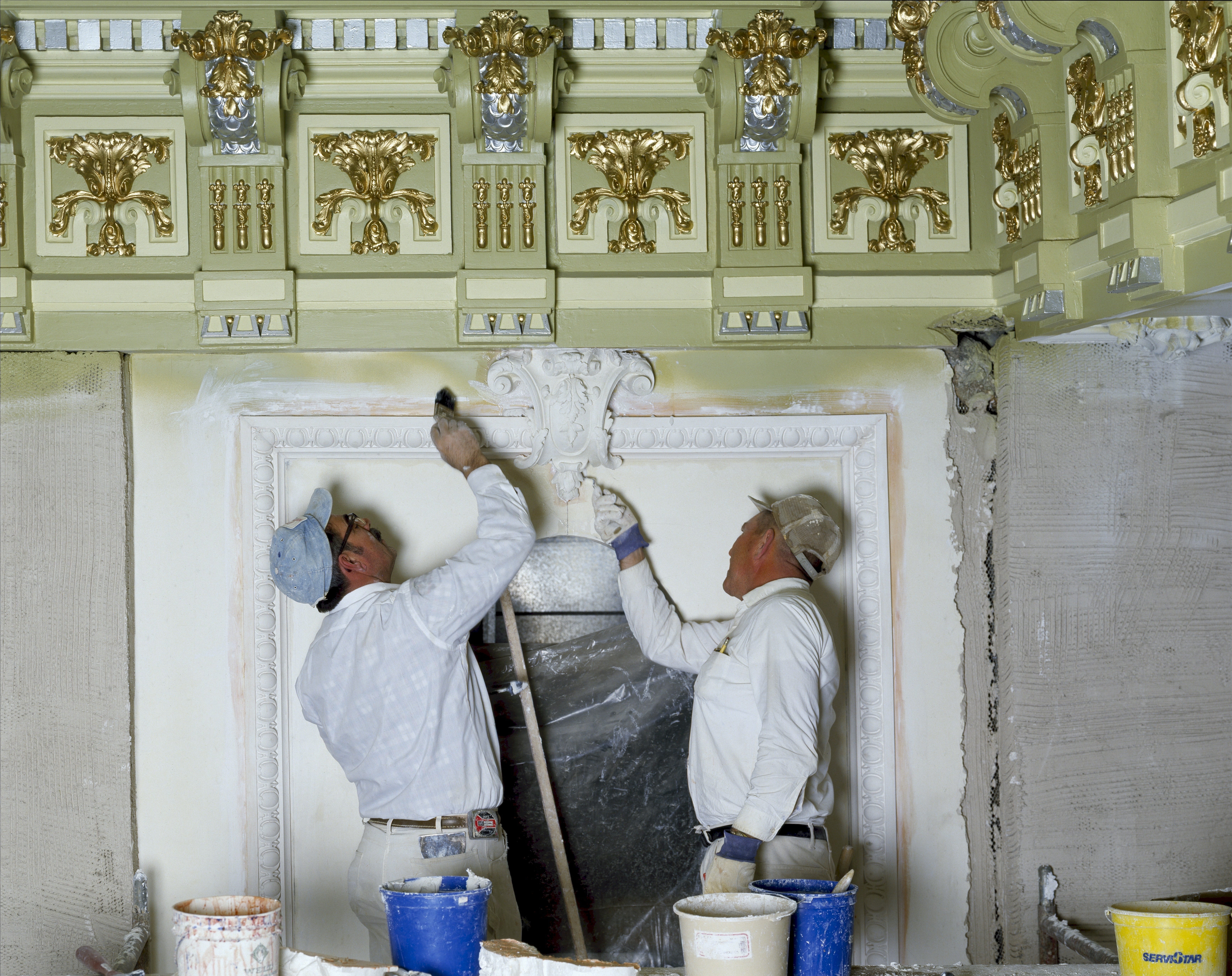 workers, wall - building feature, 5K, washington, place of worship, restore, female likeness, historic, statue, real people, construction, old, sculpture, HD Wallpaper