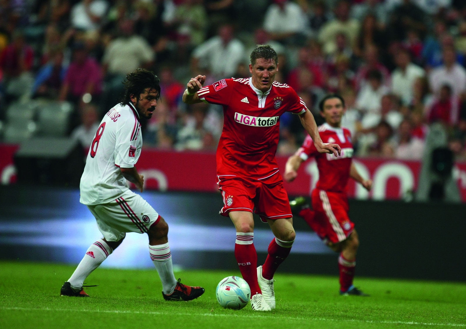 competition, team, gattuso, sports equipment, event, red, match - sport, defending, bayern, uniform, running, soccer player, sports, sports Team, soccer field, HD Wallpaper