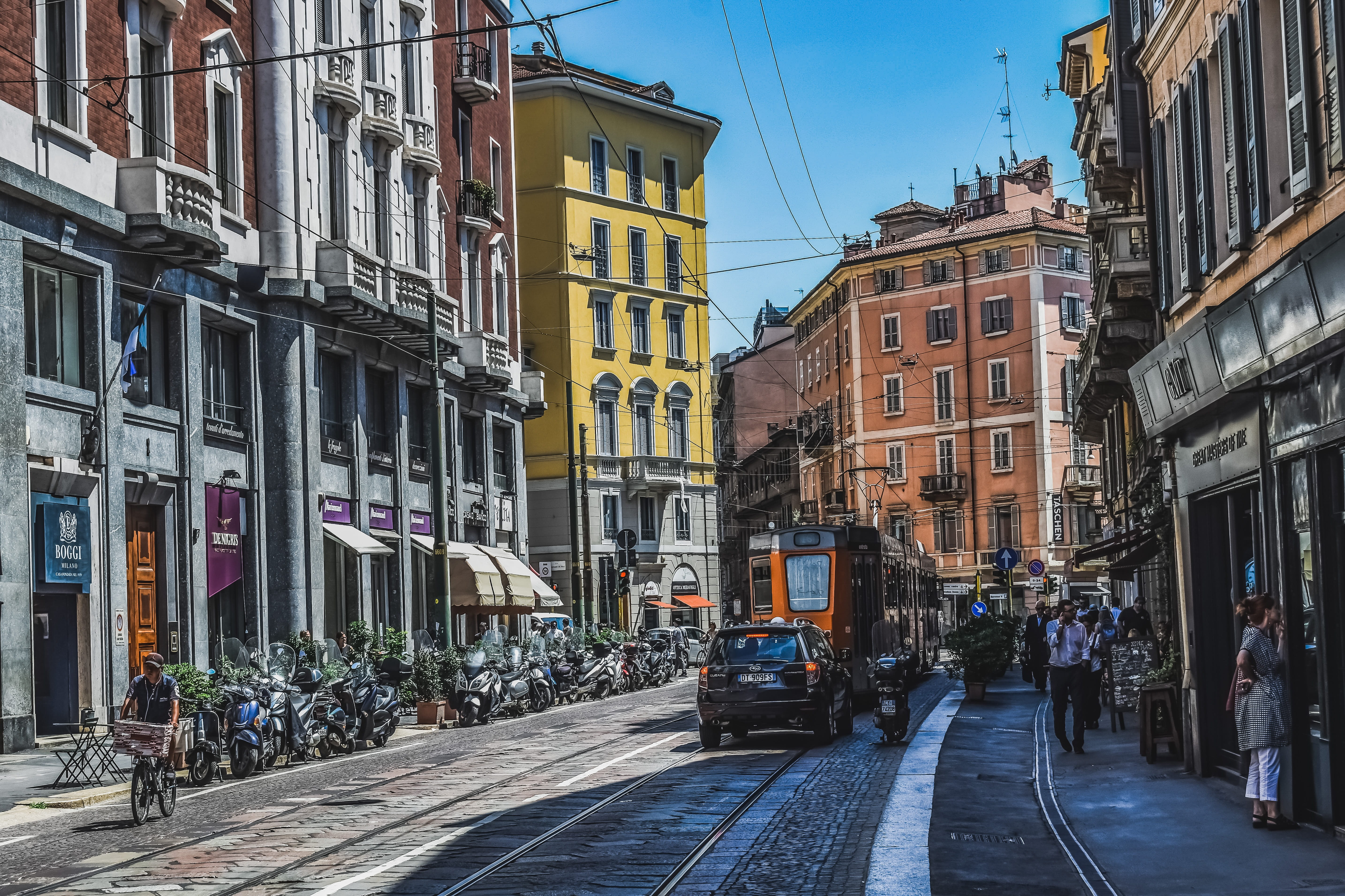day, cityscape, land vehicle, sky, nature, incidental people, urban, mode of transportation, building, 5K, city, city life, road, architecture, track, HD Wallpaper