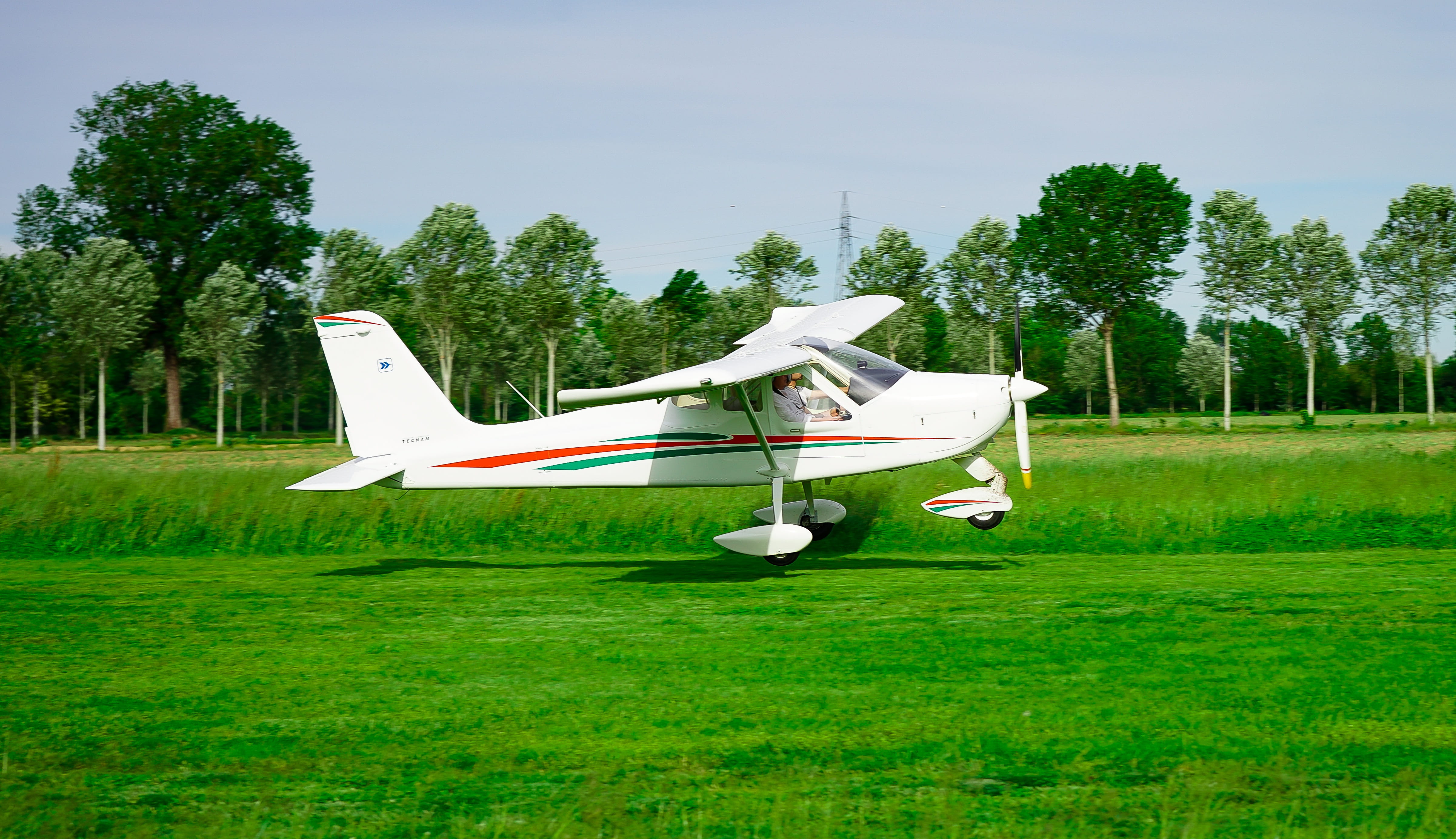 sport, grass, sky, no people, green color, 4K, day, mode of transportation, land, italy, hobbies, lombardy, airplane, plane, nature, outdoors, transportation, HD Wallpaper
