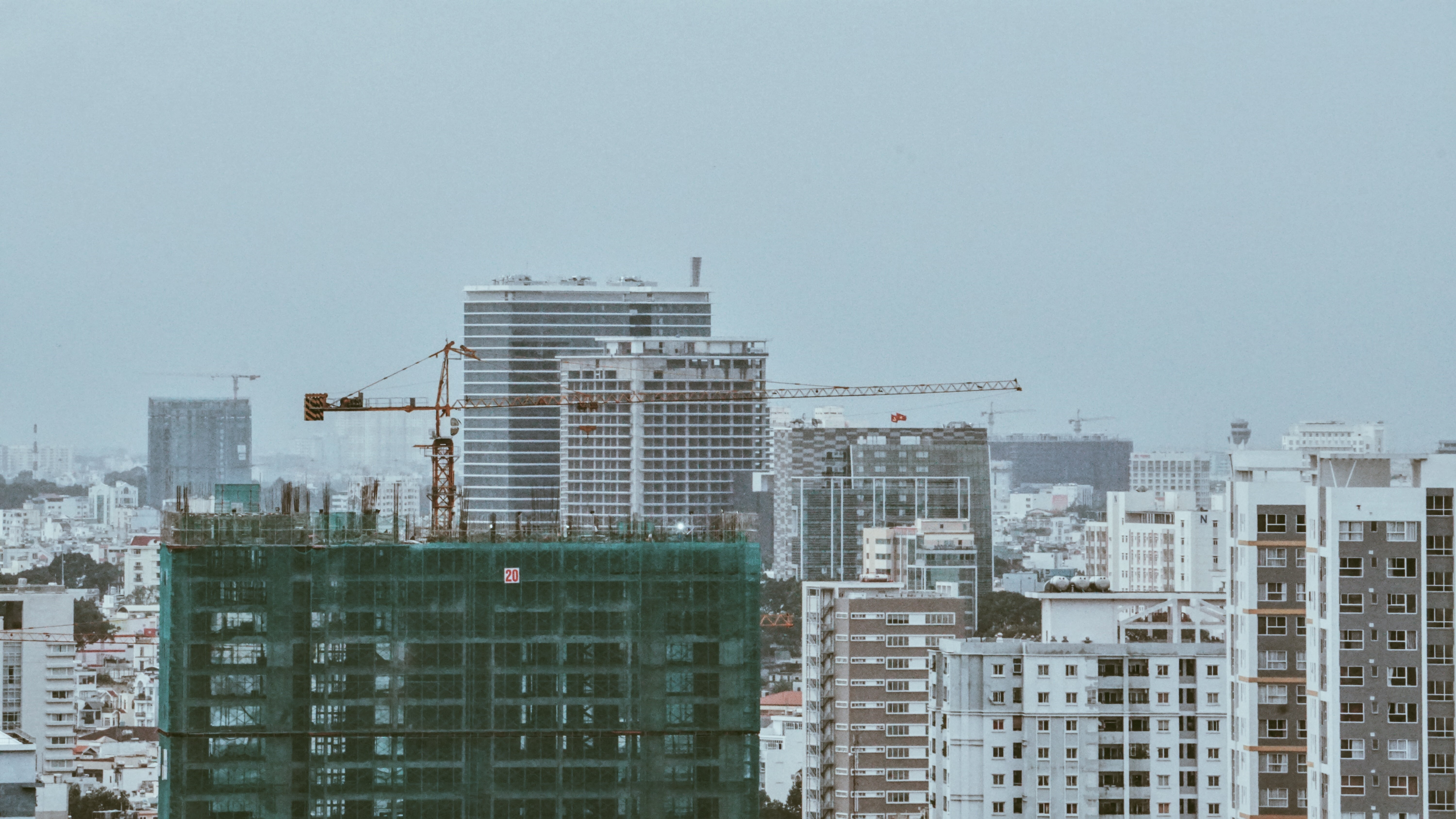 crane, skyline, outdoors, daytime, construction industry, office building exterior, nature, window, building exterior, crane - construction machinery, modern, HD Wallpaper