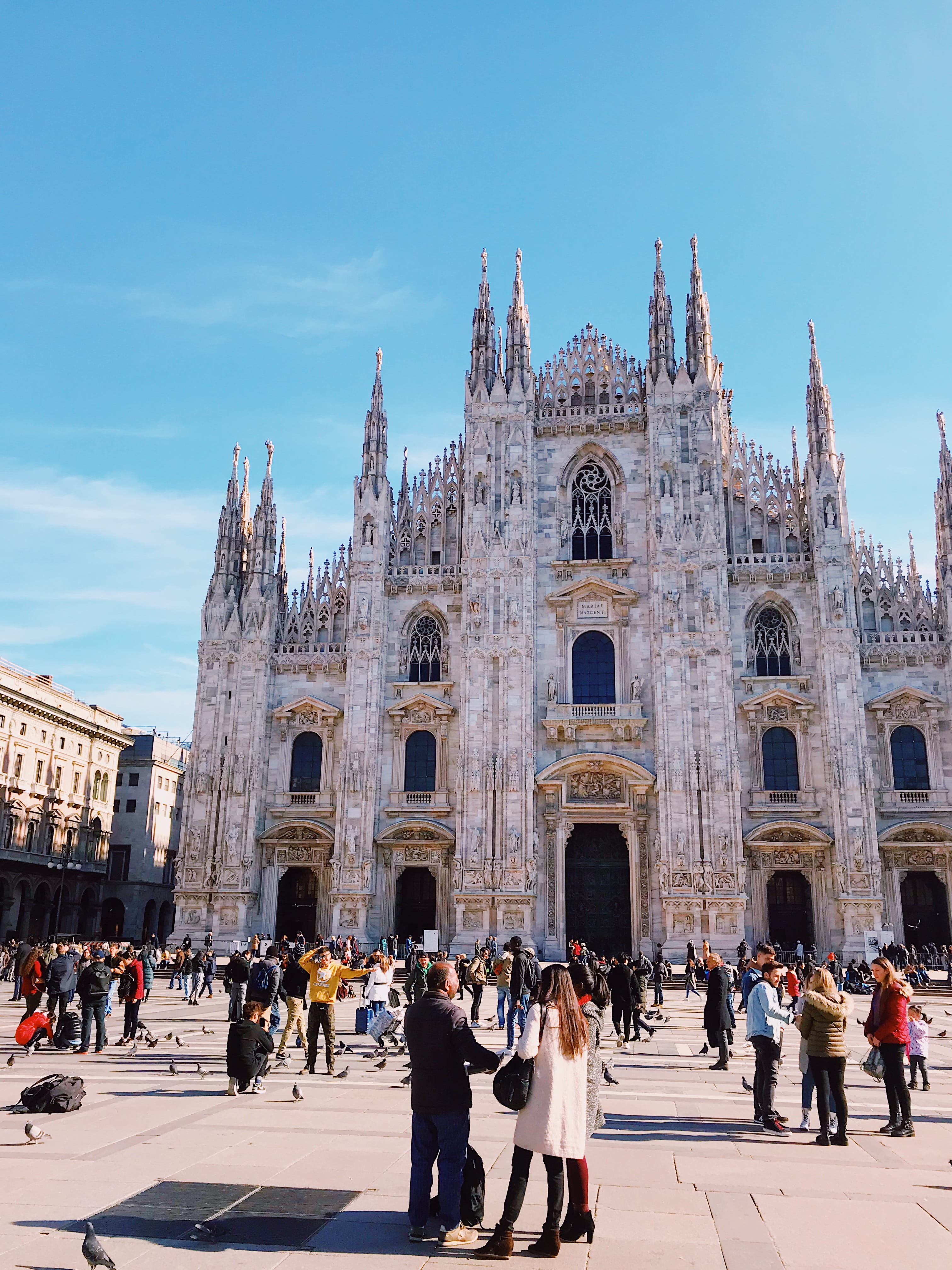 crowd, facade, women, church, city, architecture, group of people, history, tourism, landmark, milan, travel destinations, edifice, lifestyles, building exterior, Phone HD Wallpaper
