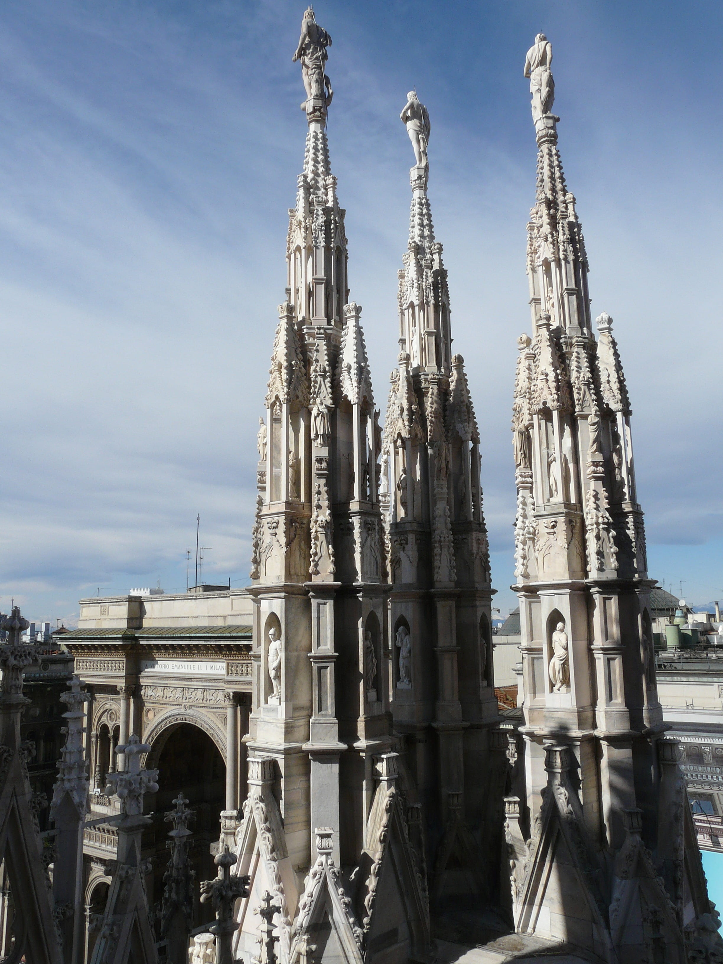 outdoors, built structure, the past, place of worship, Milan, ornate, Cathedral, gothic style, no people, building, spirituality, low angle view, spire, Phone HD Wallpaper