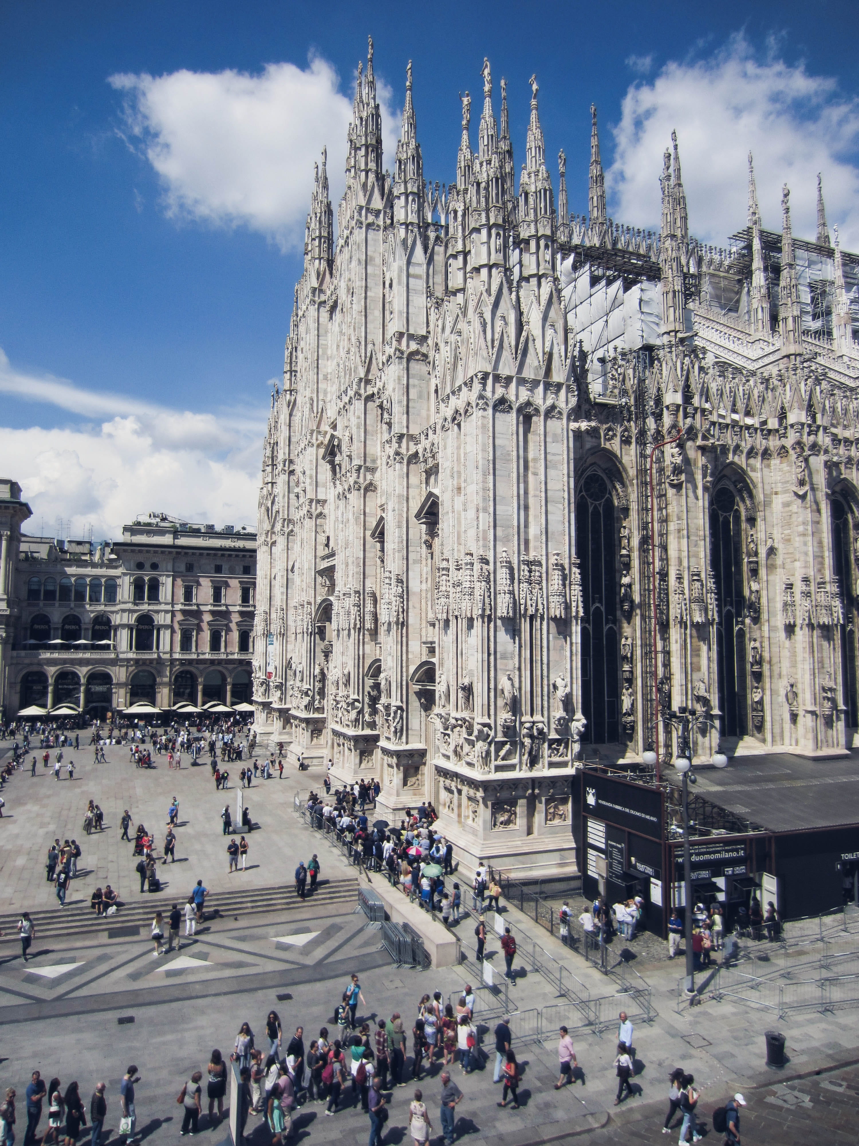 cathedral, the past, large group of people, italy, men, travel destinations, metropolitan city of milan, travel, building exterior, day, tourism, history, Phone HD Wallpaper