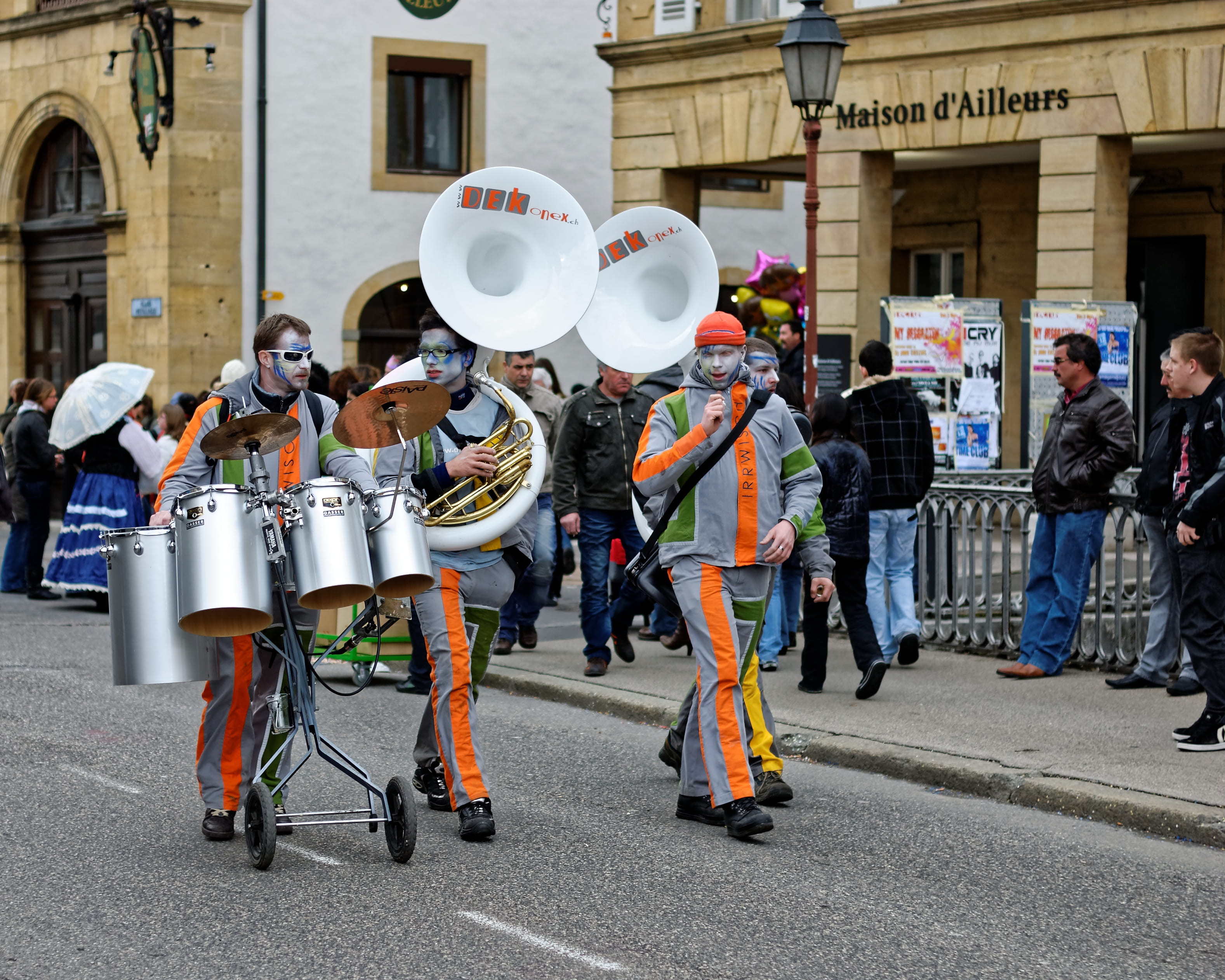 vaud, marching band, road, men, real people, group of people, festival, day, people, city street, adult, yverdon, crowd, joy, architecture, human, street, HD Wallpaper
