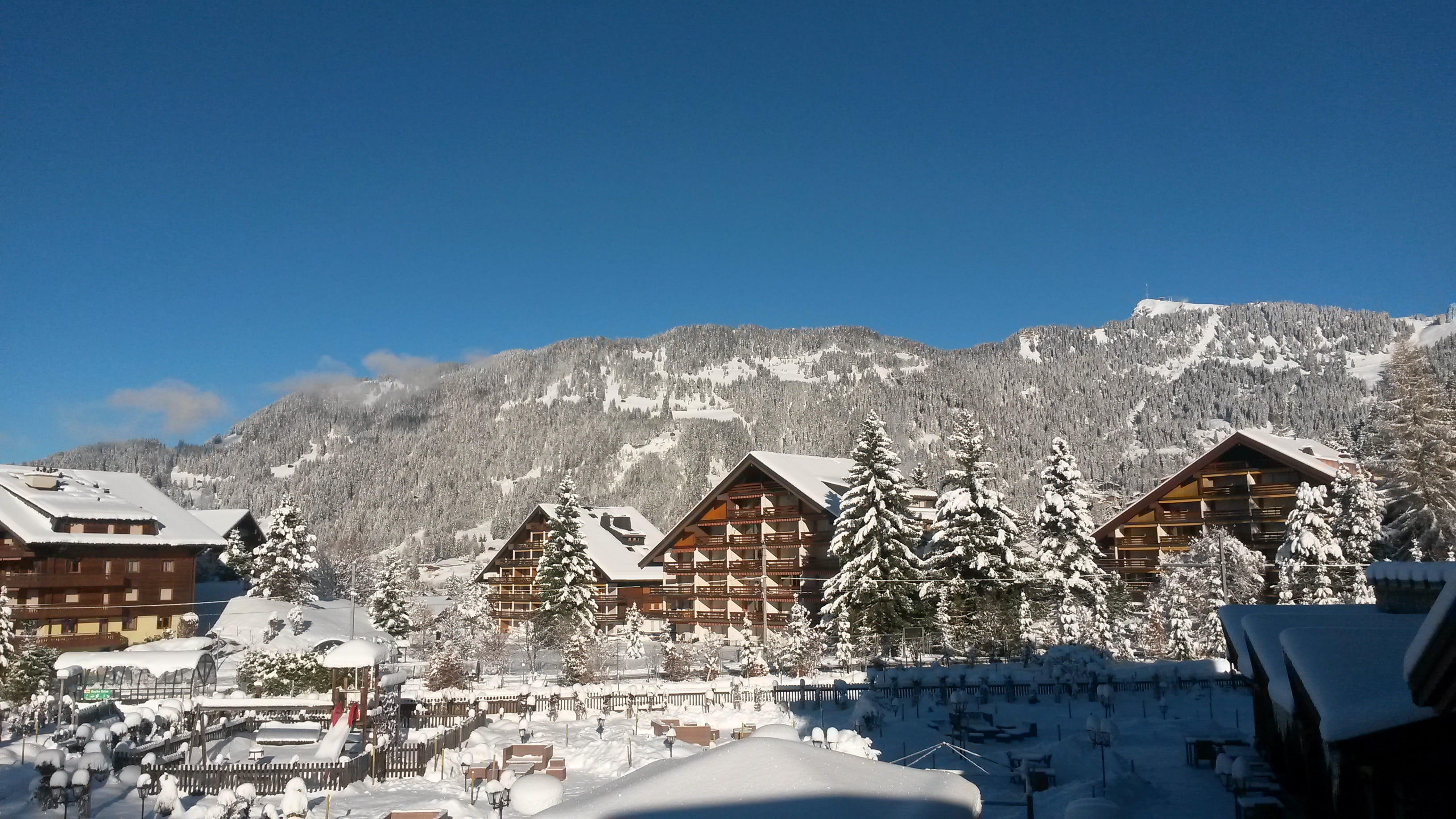 nature, clear sky, building, environment, Vaud, outdoors, residential district, white color, Villars, building exterior, chalet, sky, Switzerland, house, HD Wallpaper
