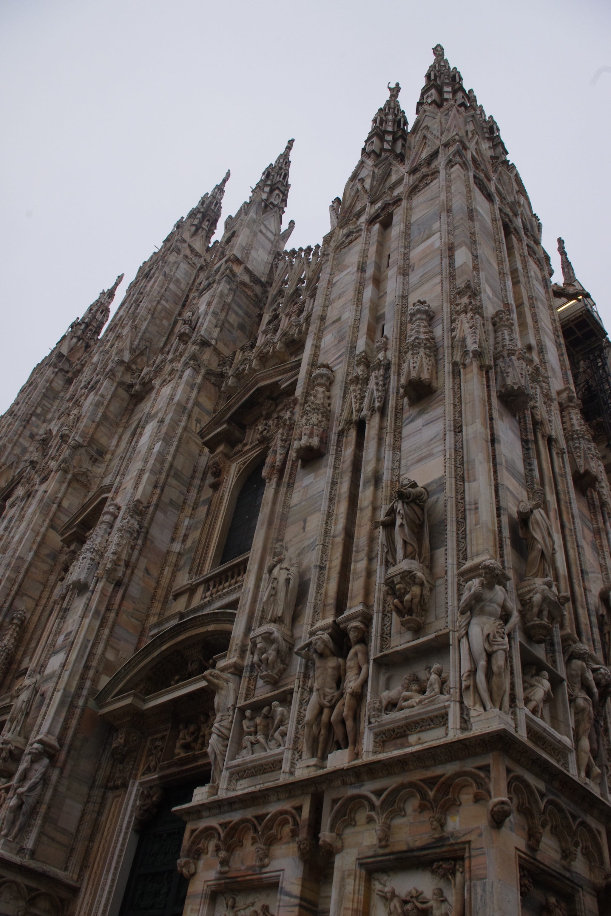 ancient civilization, travel destinations, tourism, milan, cathedral, built structure, belief, detailed, day, public, travelling, old, cold, low angle view, Phone HD Wallpaper