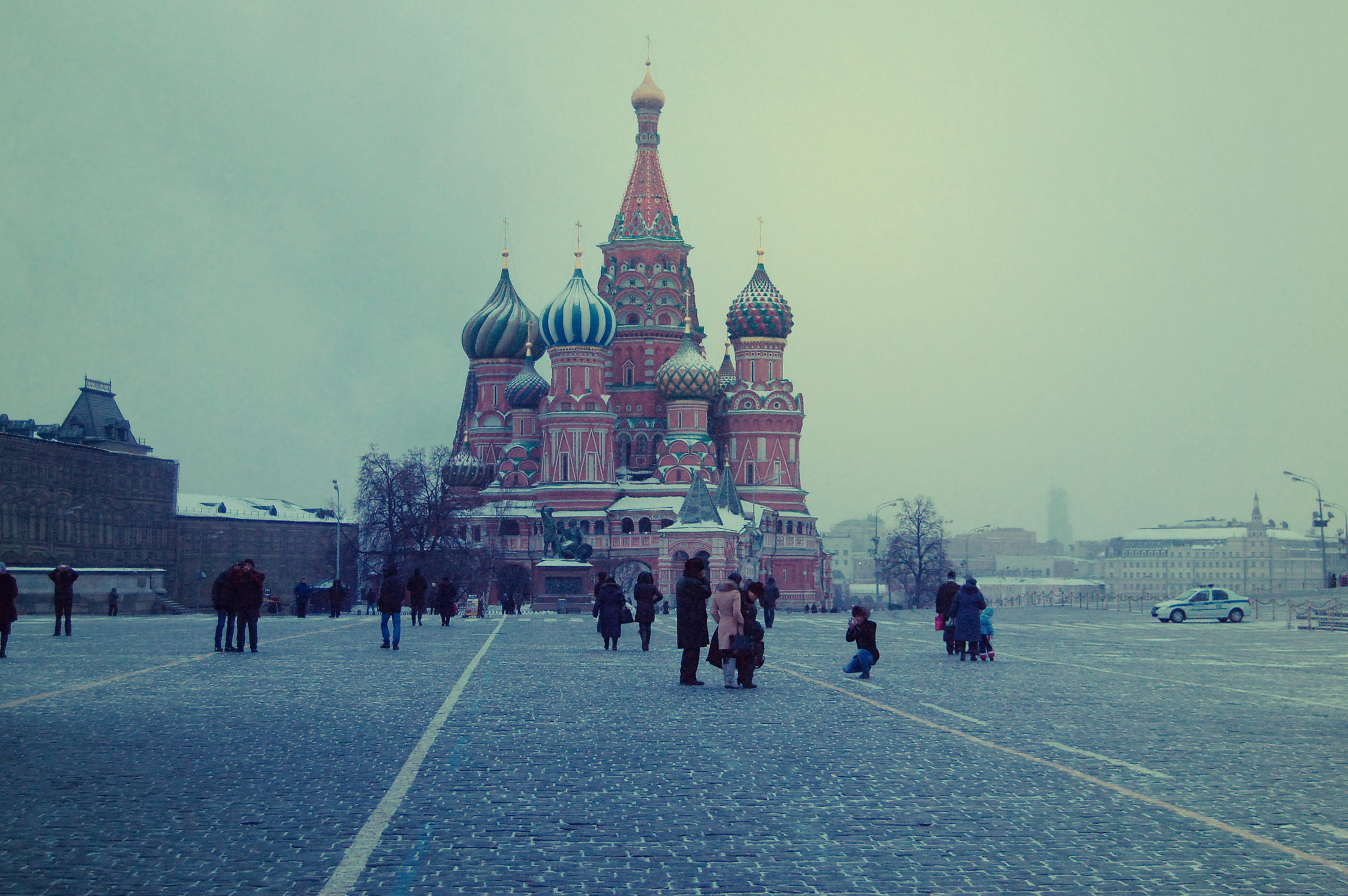 tourism, belief, moskva, large group of people, photografer, real people, religion, cold, crowd, winter, group of people, sky, cathedral, tourists, place of worship, HD Wallpaper
