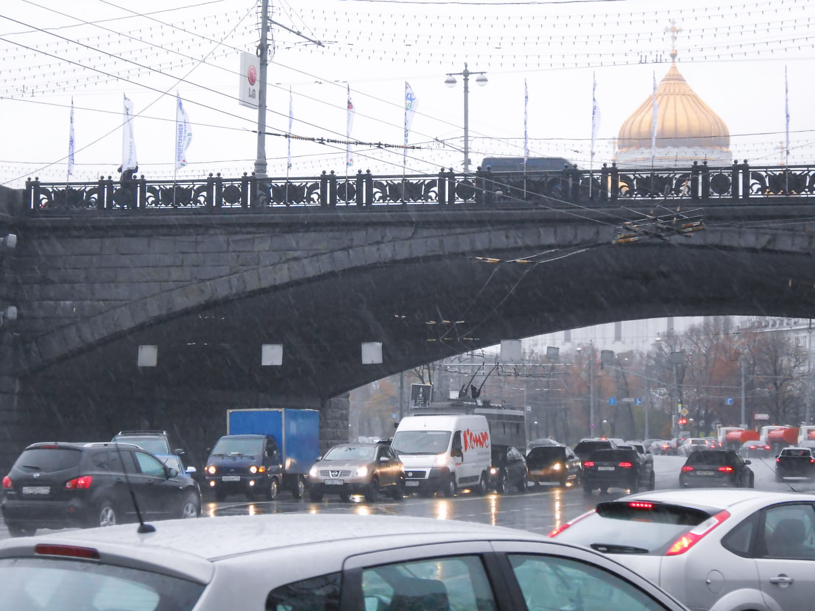 christian, moskva, transportation, nature, connection, rain, cityscape, mode of transportation, building exterior, cathedral, bridge - man made structure, HD Wallpaper