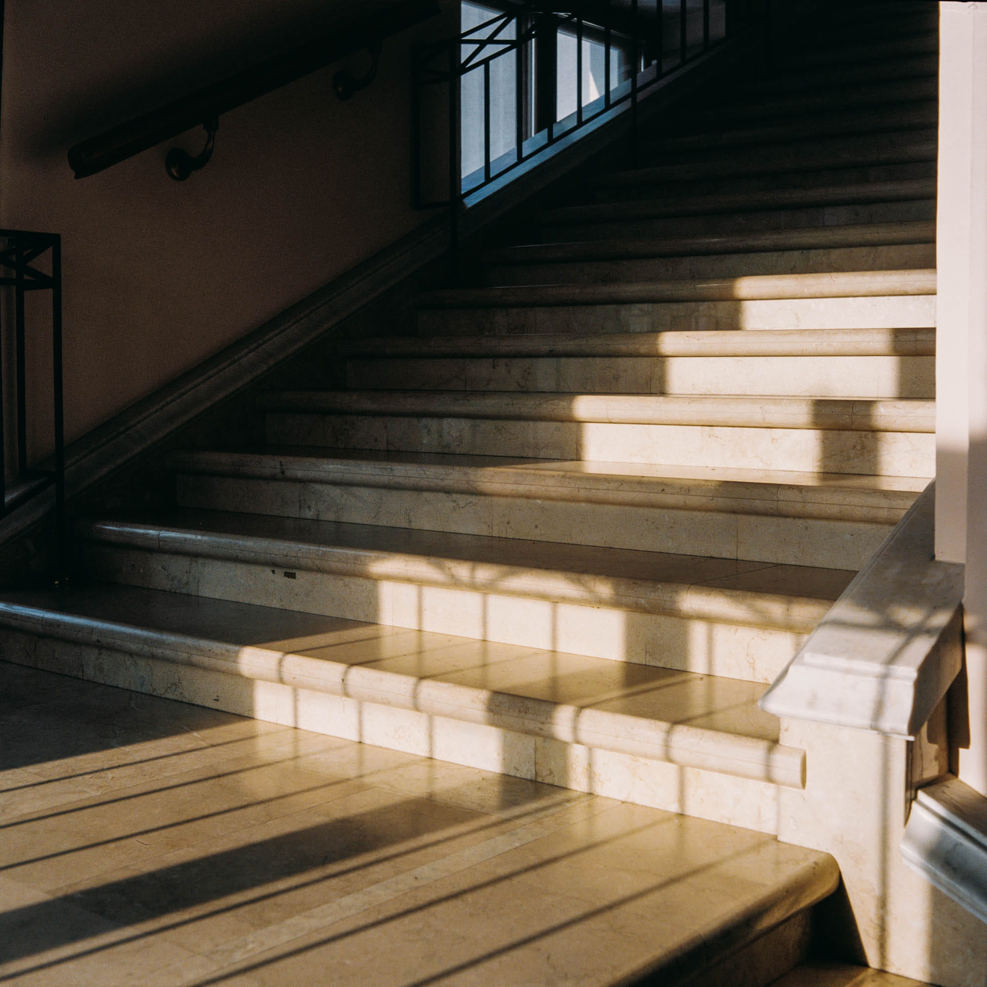 sun, 1080P, wood - material, autocord, no people, empty, railing, stair, steps and staircases, moskva, direction, shadow, building, sunlight, film, moving up, Phone HD Wallpaper
