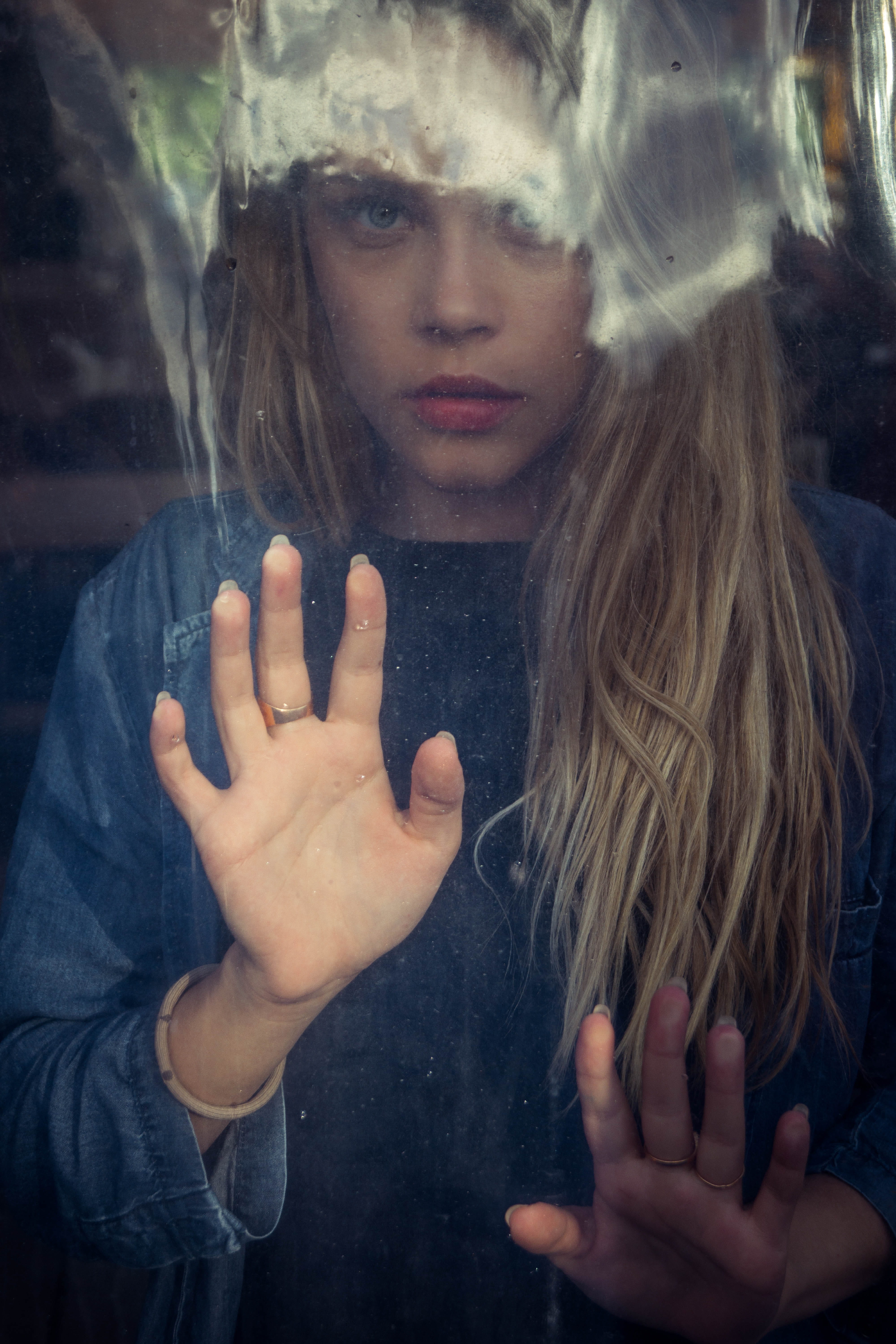 blond hair, looking at camera, solo, girls, beautiful woman, headshot, portrait, window, teenager, woman, gorky central park of culture and leisure, moskva, Phone HD Wallpaper